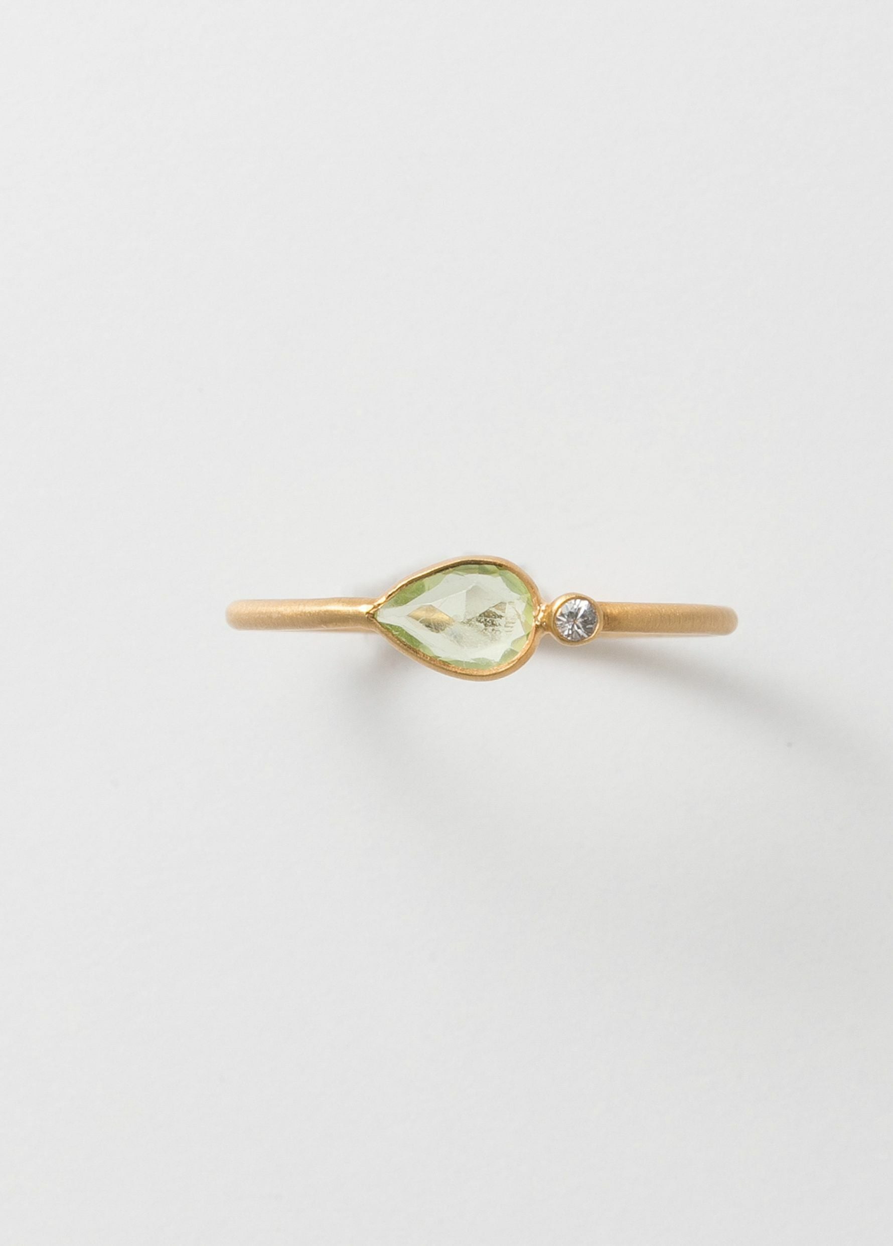 Peridot Teardrop Ring | Pasand by ne Quittez pas | パサン