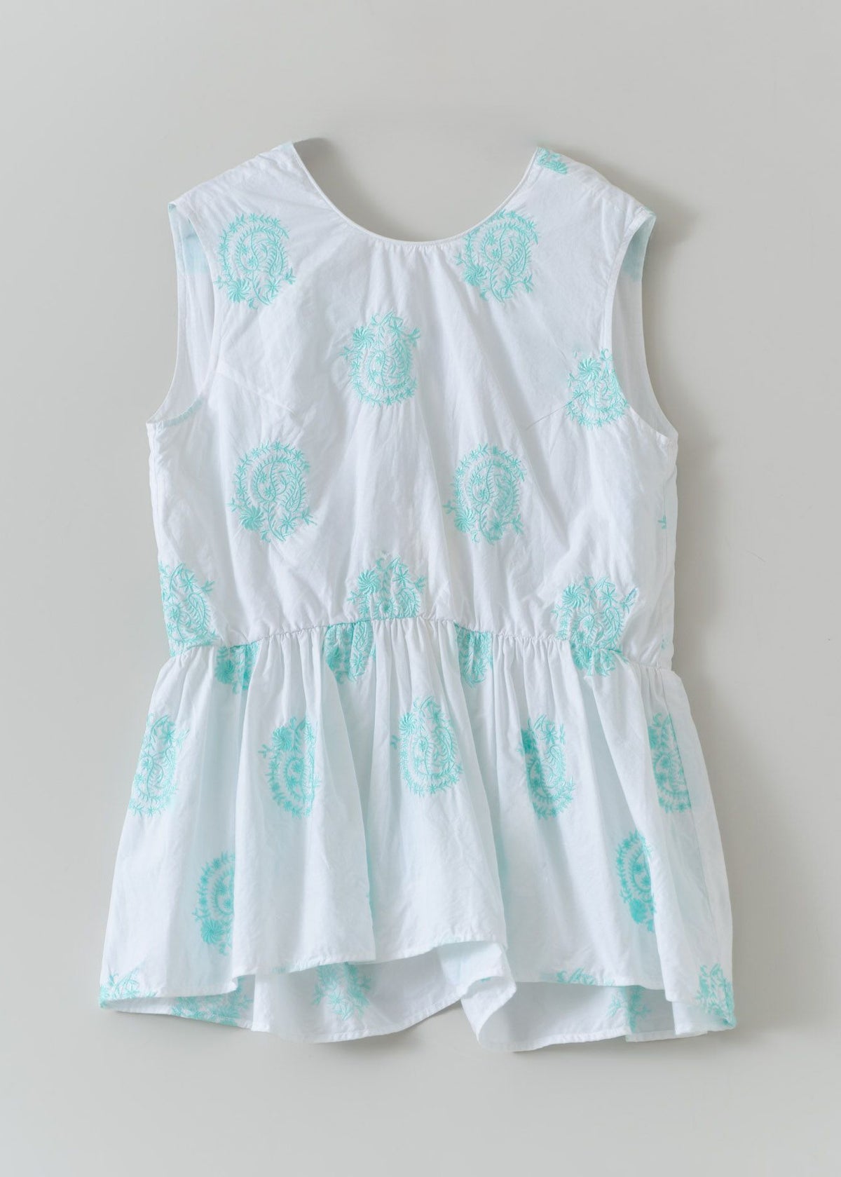 Poplin Paisley Emb Sleeveless Top | Pasand by ne Quittez pas 
