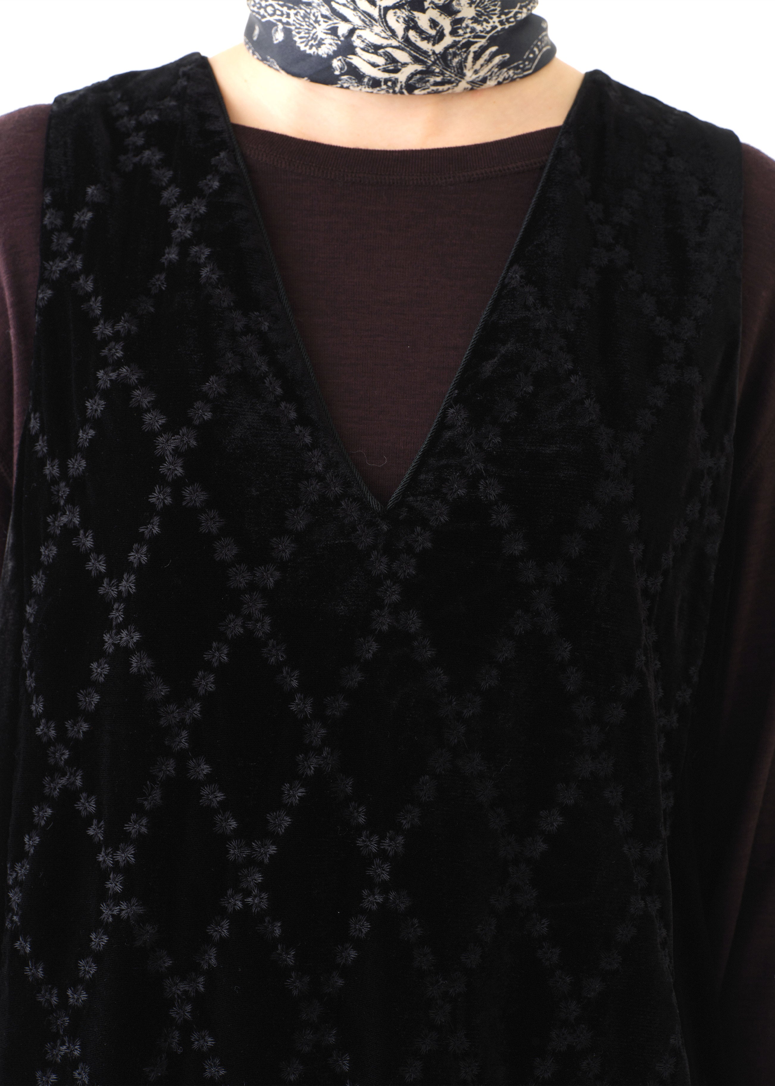 【10月中旬お届け予定】Velvet Flower Argyle Embroidery V-Neck Dress