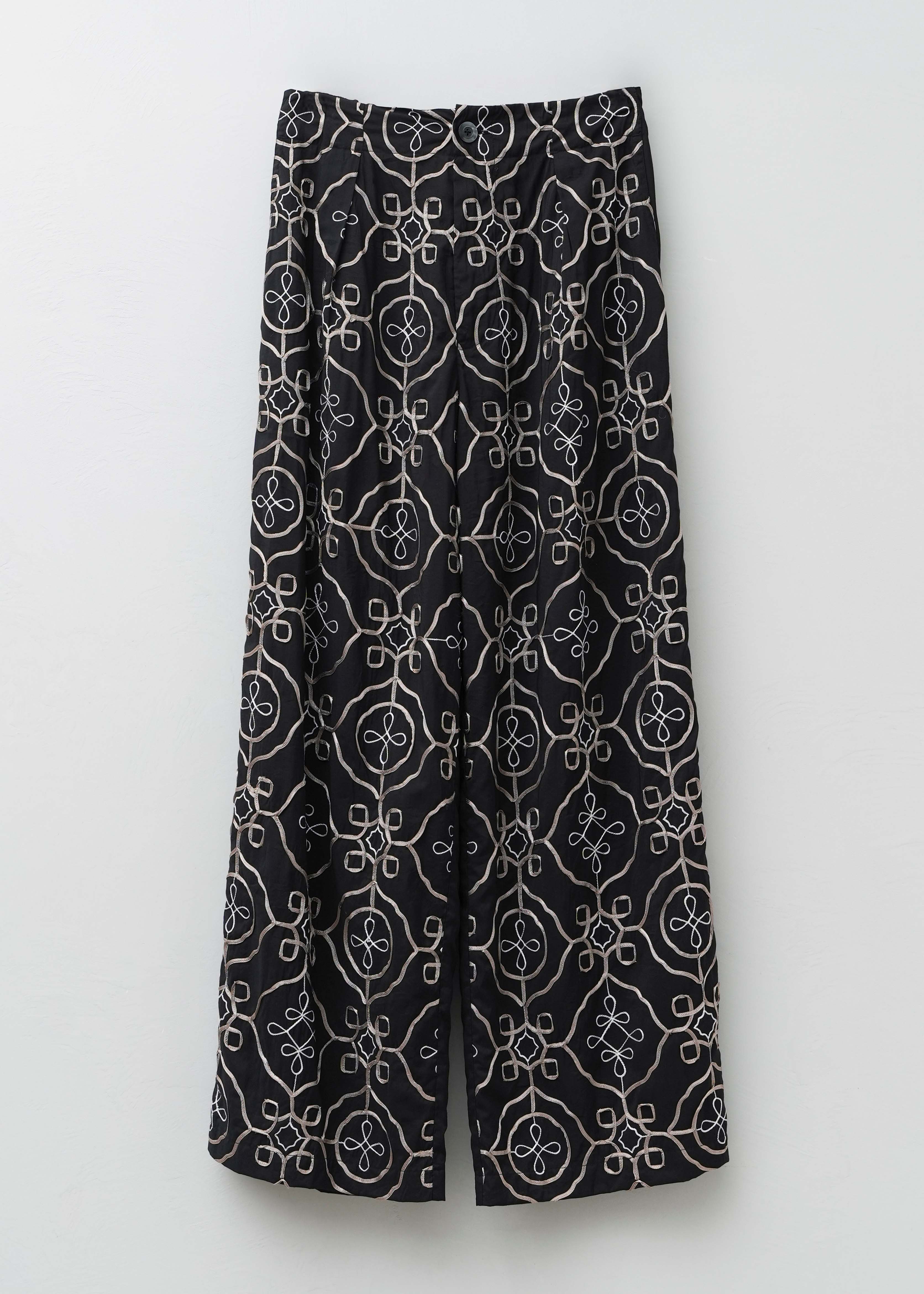 Satin Ribbon Embroidery Pants | Pasand by ne Quittez pas | パサン