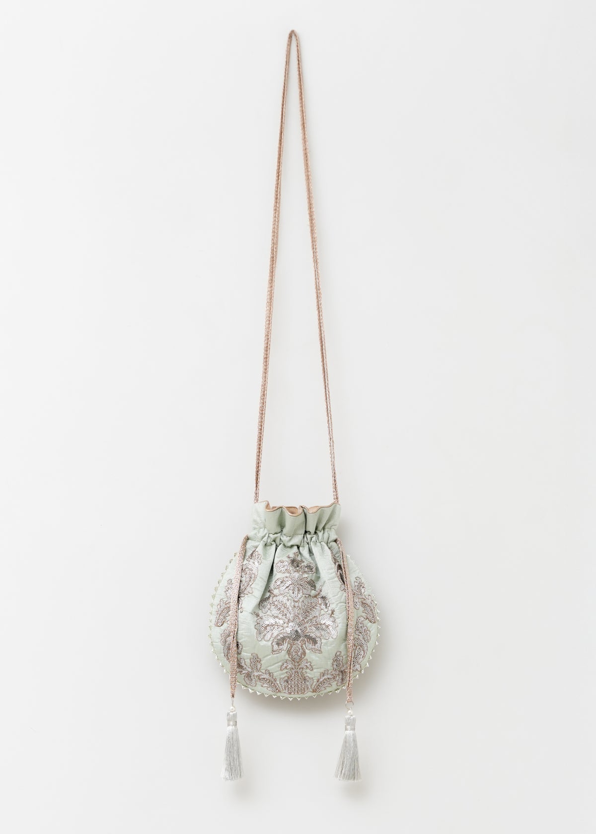 Embroidery Drawstring Shoulder Bag | Pasand by ne Quittez pas 