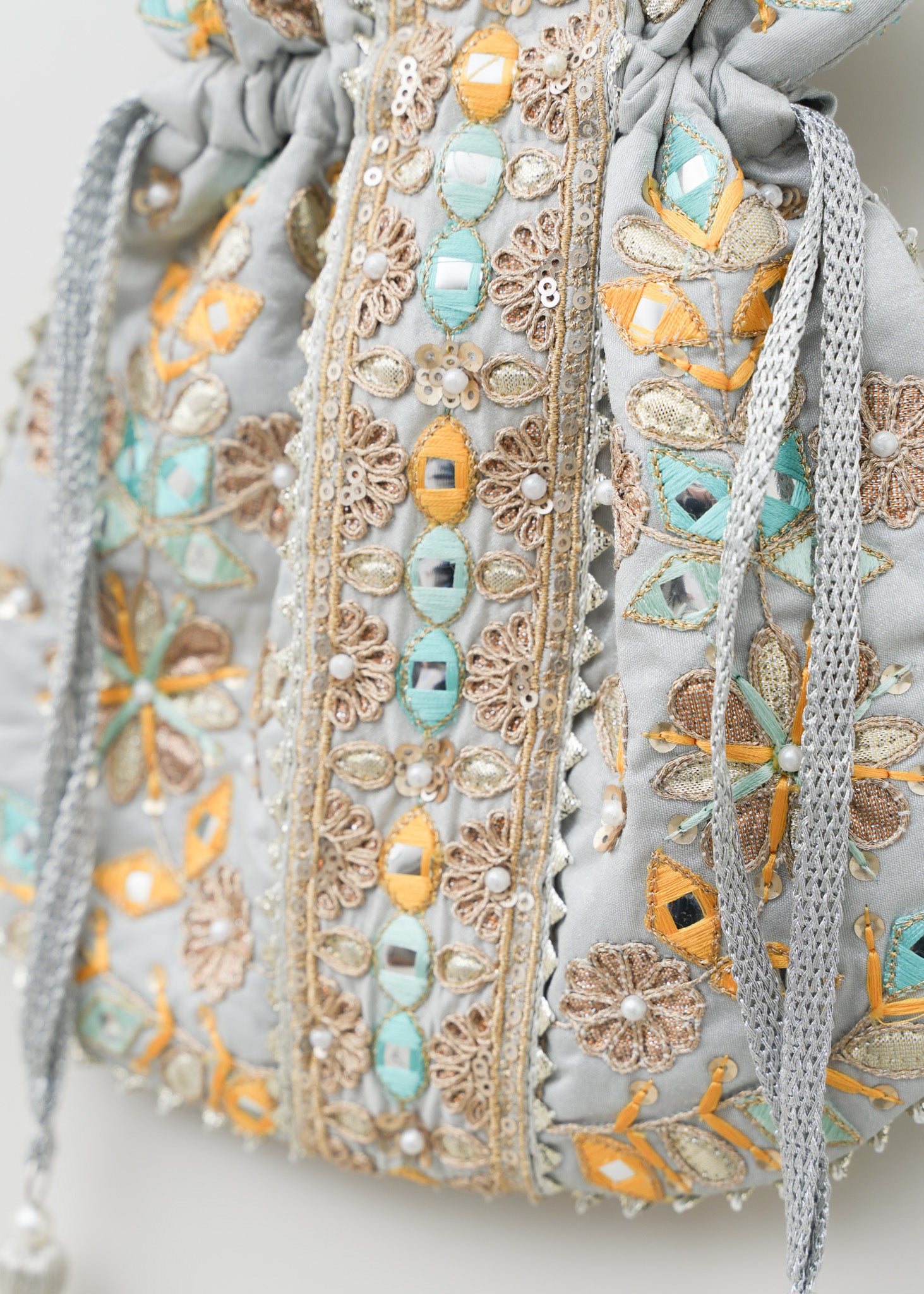 Embroidery Drawstring One Handle Bag