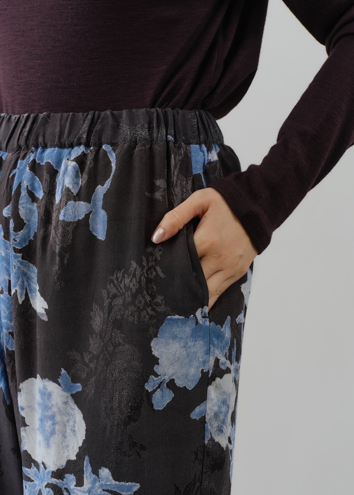 【9月下旬お届け予定】Rayon Jacquard Rose Print Pants