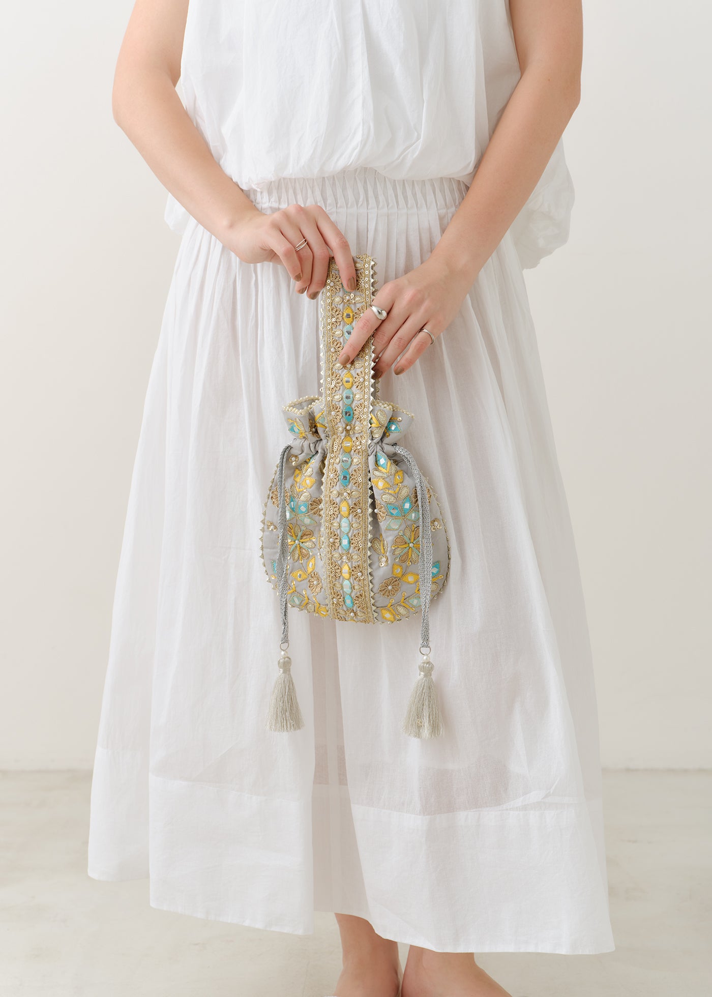 Embroidery Drawstring One Handle Bag