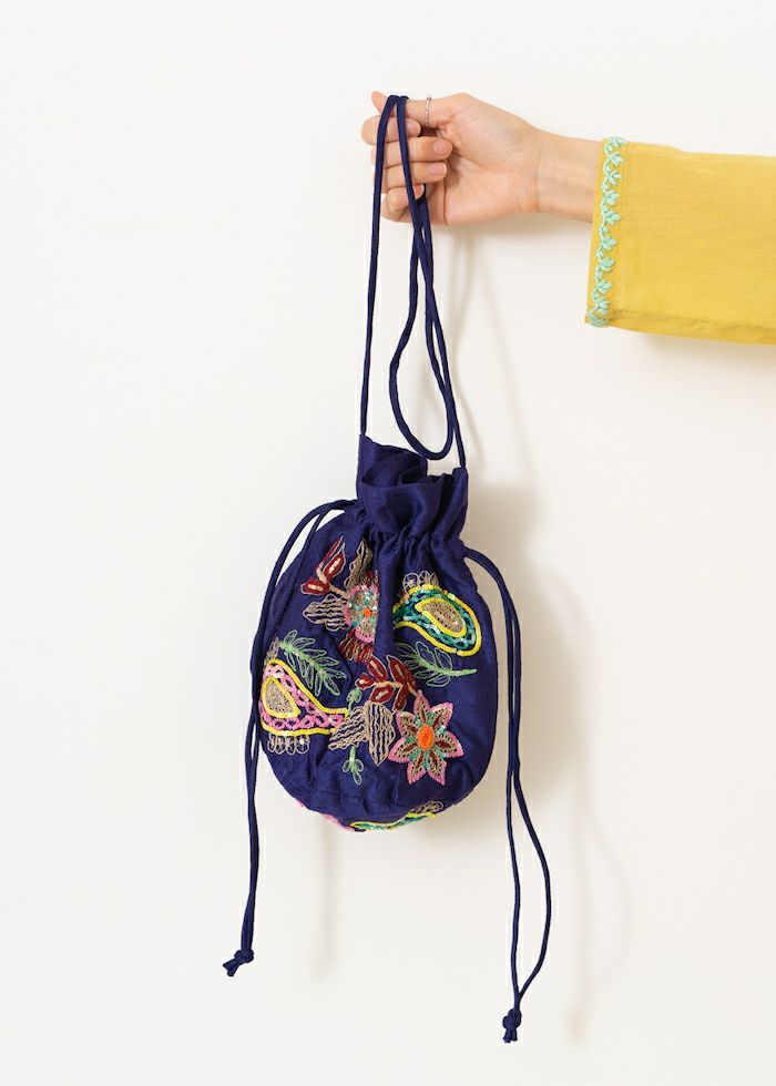 Paisley Embroidery Shoulder Bag | Pasand by ne Quittez pas 
