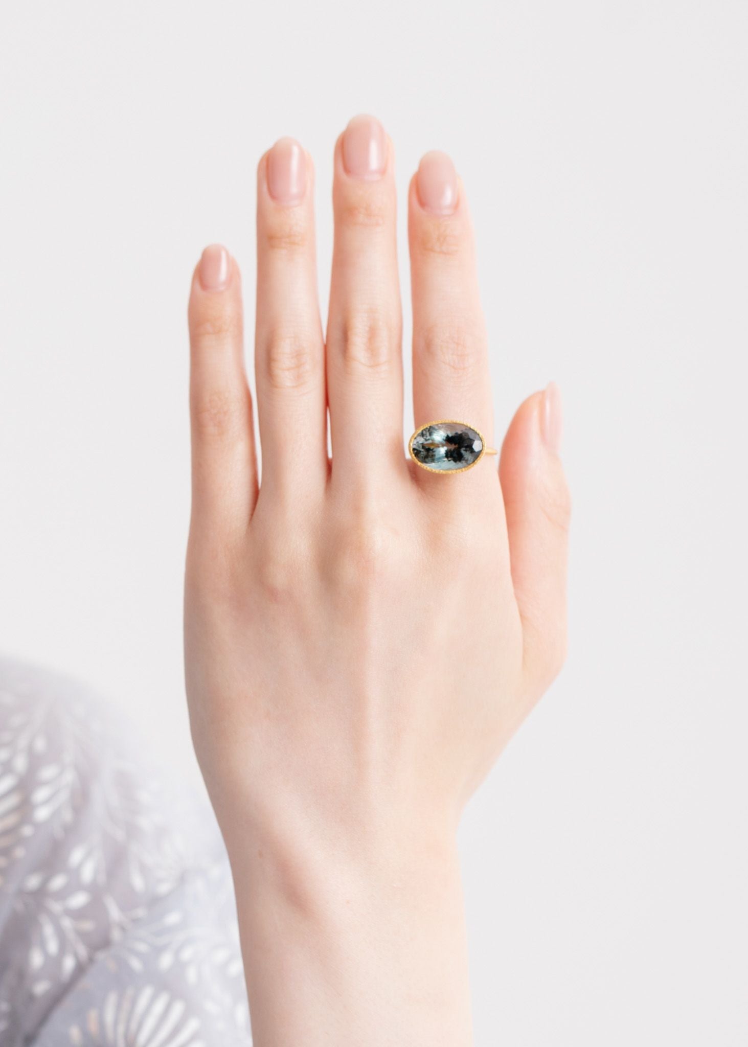 UPALA Bezel Oval Ring | Pasand by ne Quittez pas | パサンドバイ