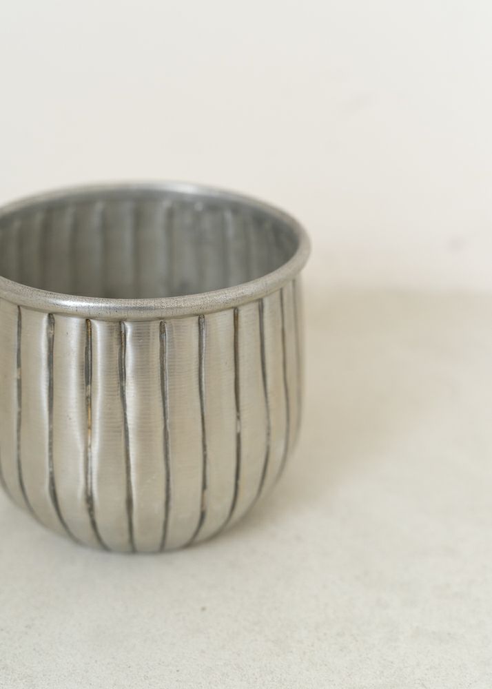 Aluminium Vase Ribbed