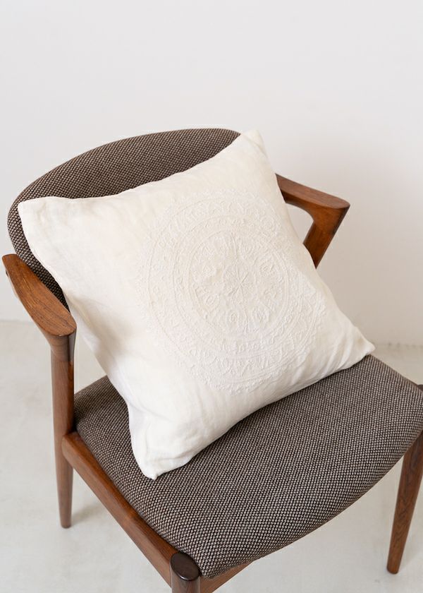 Hand Embroidery Cushion Cover | Pasand by ne Quittez pas | パサン 