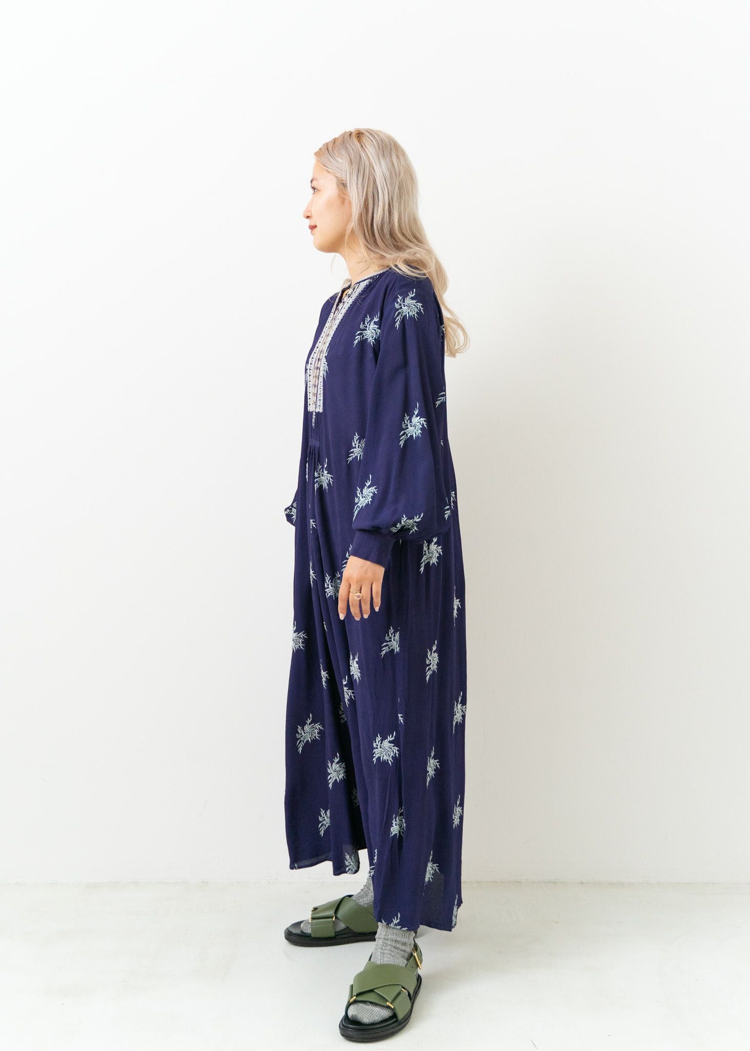 Moss Rayon Embroidery Dress | Pasand by ne Quittez pas | パサン