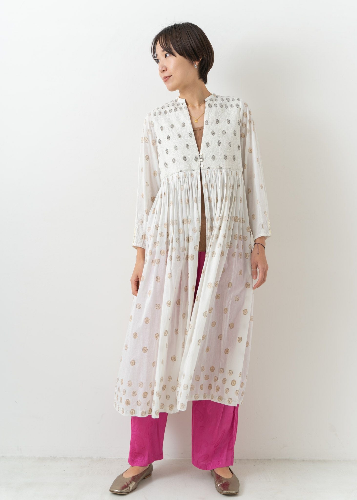 Cotton Silk Gold Print Embroidery Gown | Pasand by ne Quittez pas |  パサンドバイヌキテパ