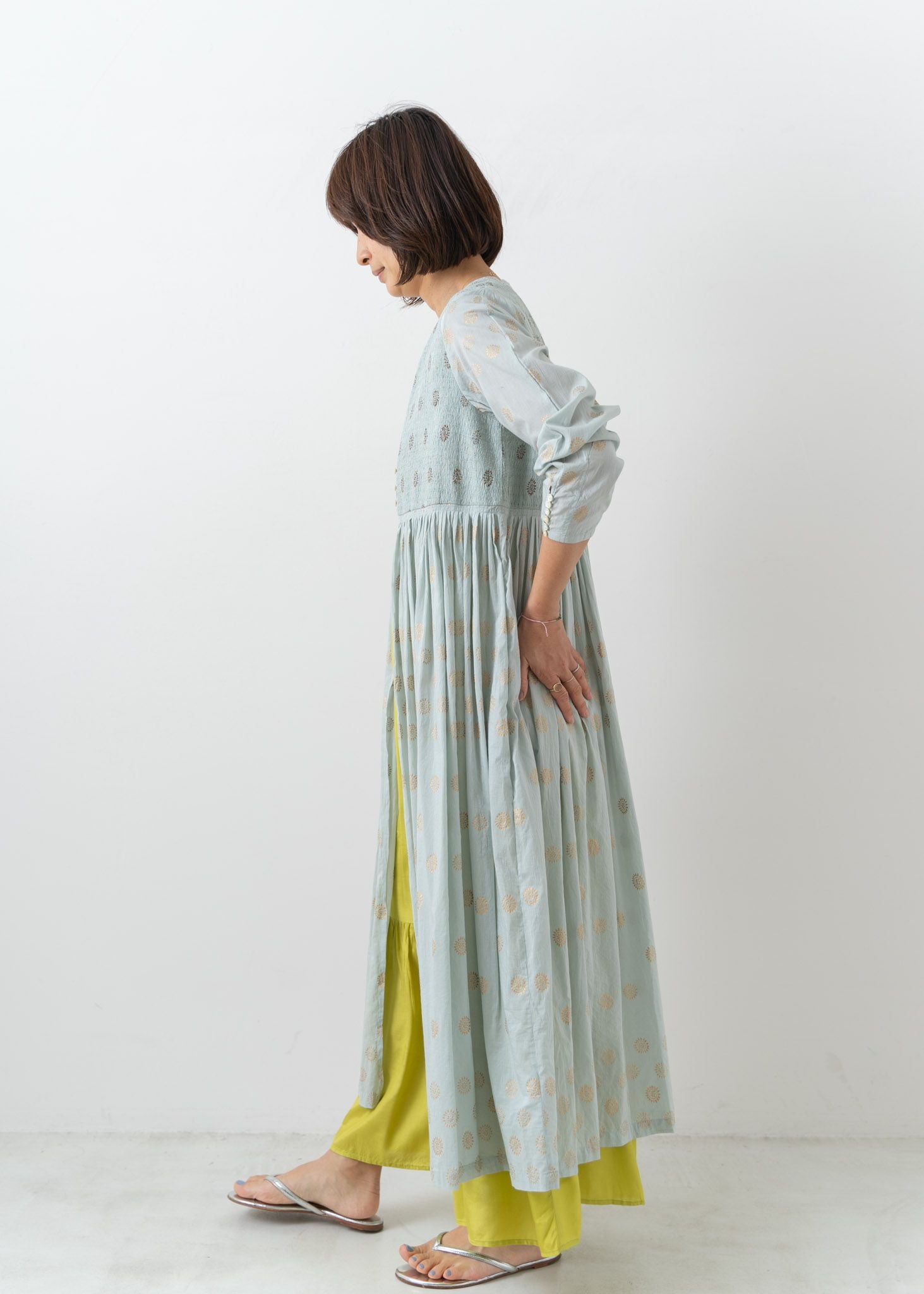 Cotton Silk Gold Print Embroidery Gown | Pasand by ne Quittez pas | パサンドバイ ヌキテパ