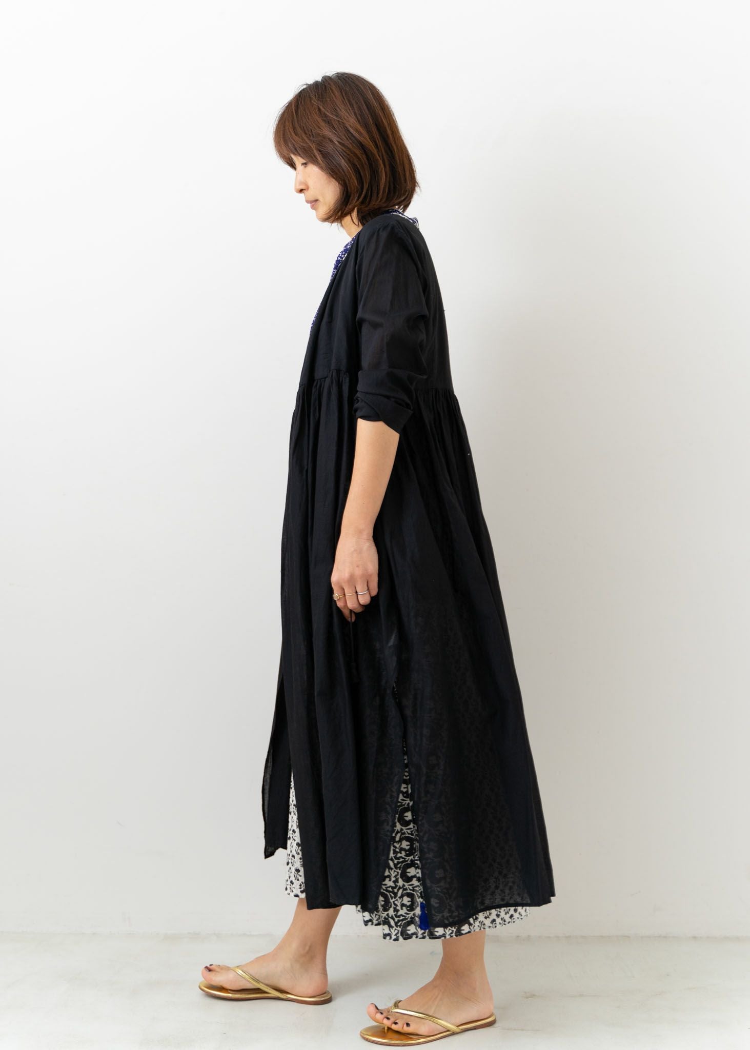 Cotton Voile Plain Crossover Gown -Black- | Pasand by ne Quittez 