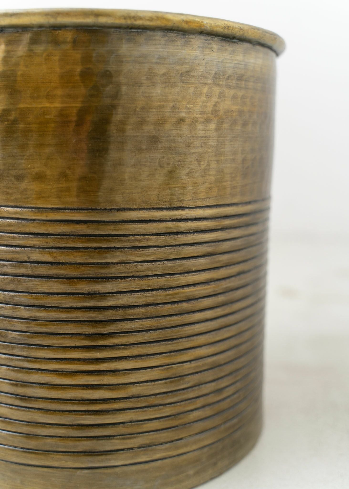 Artistic Aluminium Vase Sidetable