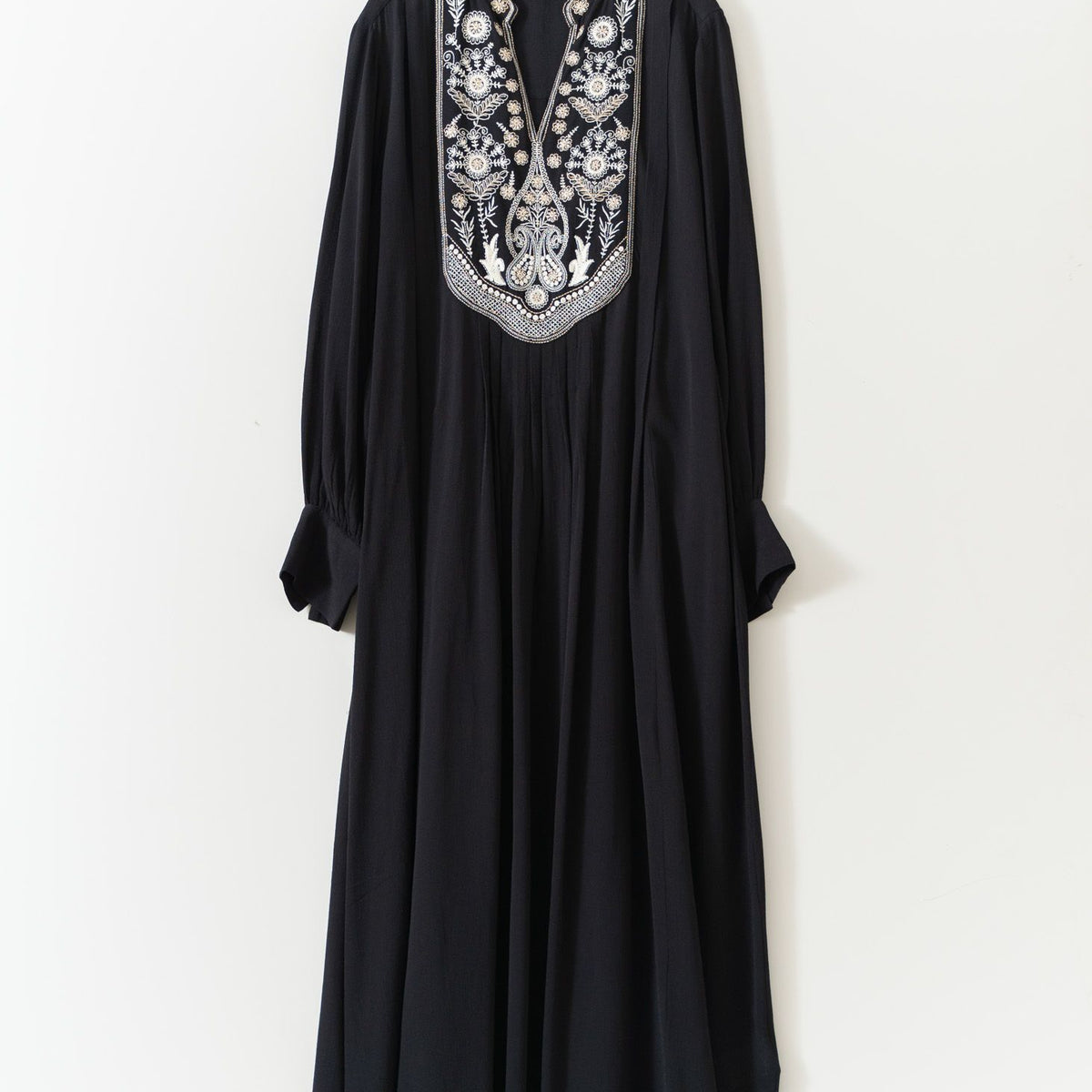 Moss Rayon Embroidery Dress | Pasand by ne Quittez pas | パサン  