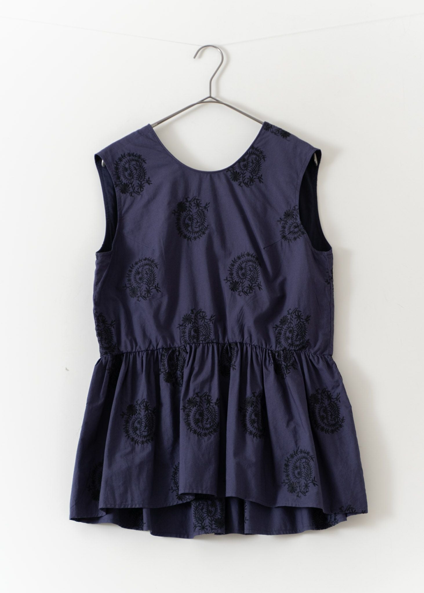 Poplin Paisley Embroidery Sleeveless Top