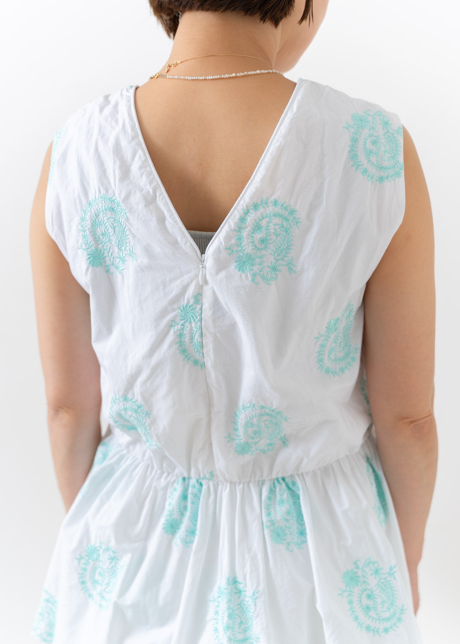 Poplin Paisley Embroidery Sleeveless Top | Pasand by ne Quittez 
