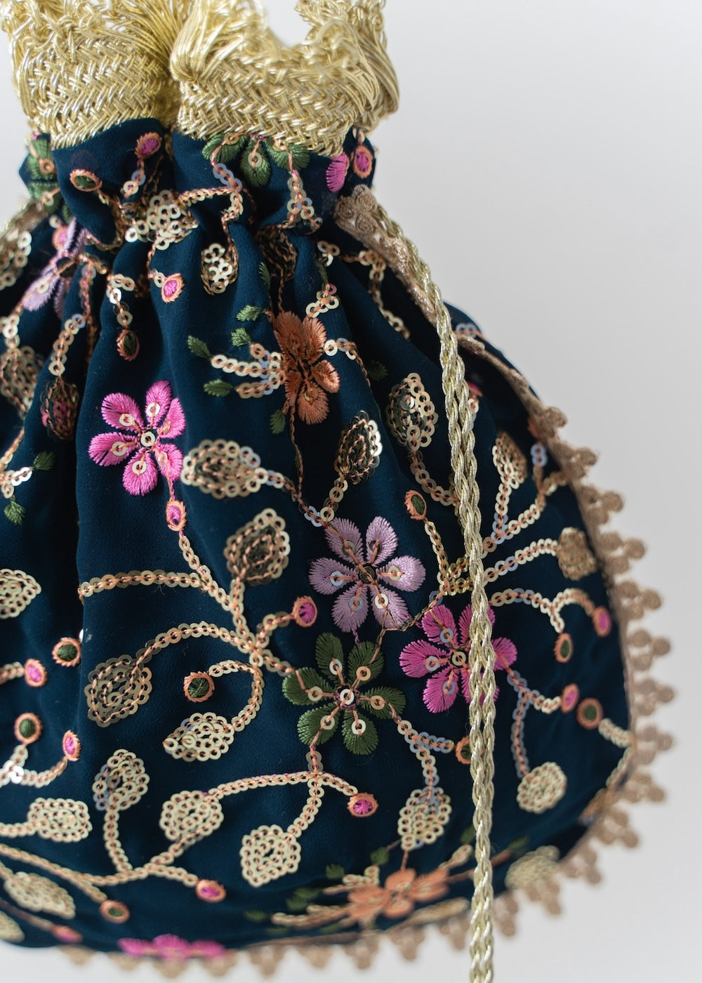 Full Embroidery Shoulder Bag | Pasand by ne Quittez pas | パサン 