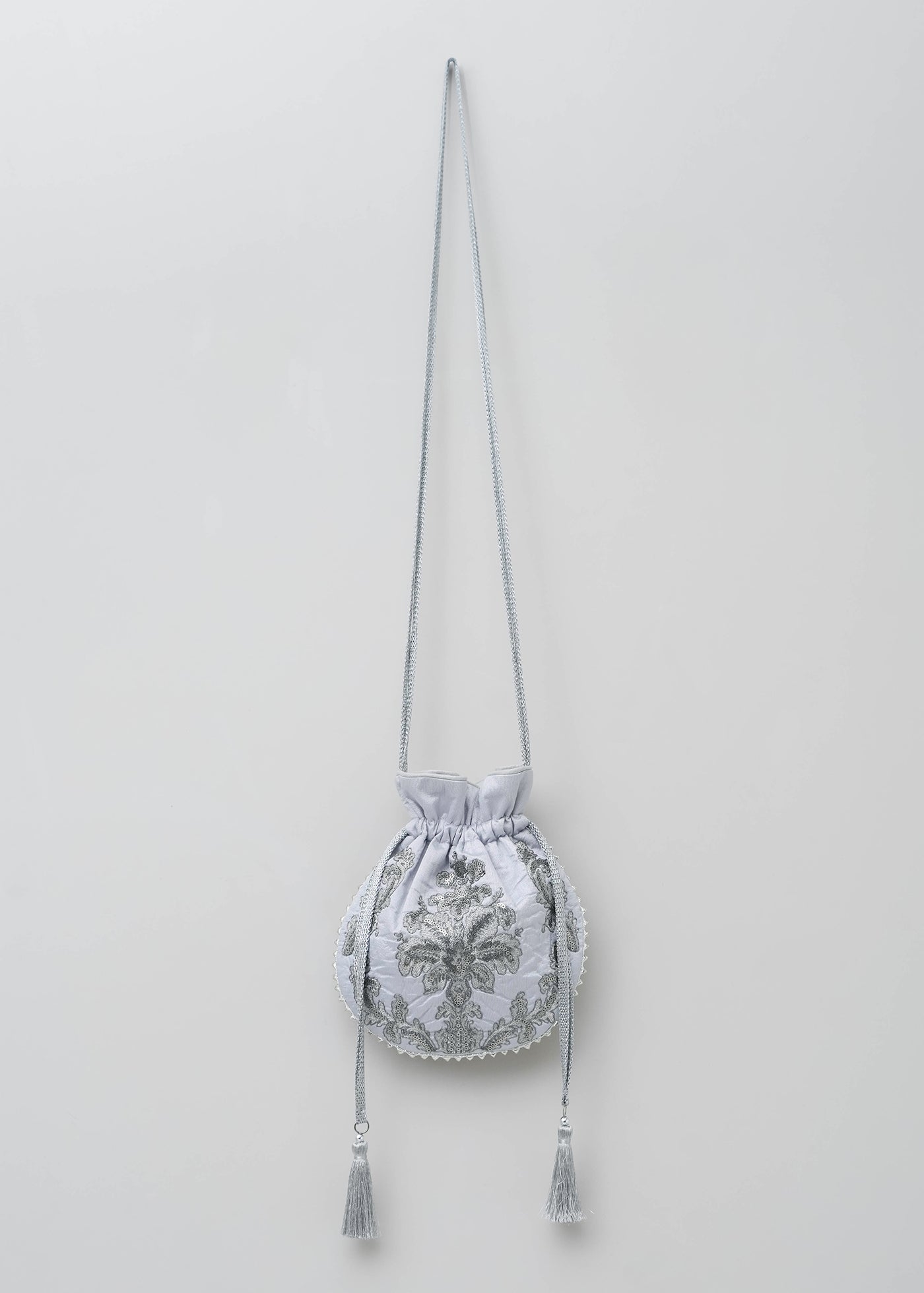 ヌキテパ　Embroidery Drawstring Shoulder Bag Embroidery Drawstring Shoulder Bag | Pasand by ne Quittez pas