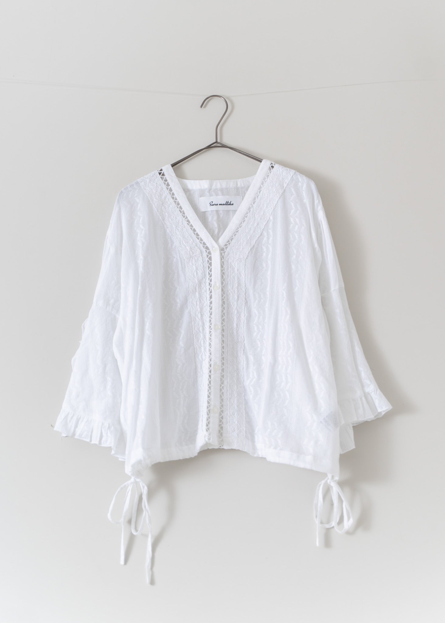 Joint Lace Frill Sleeve Top