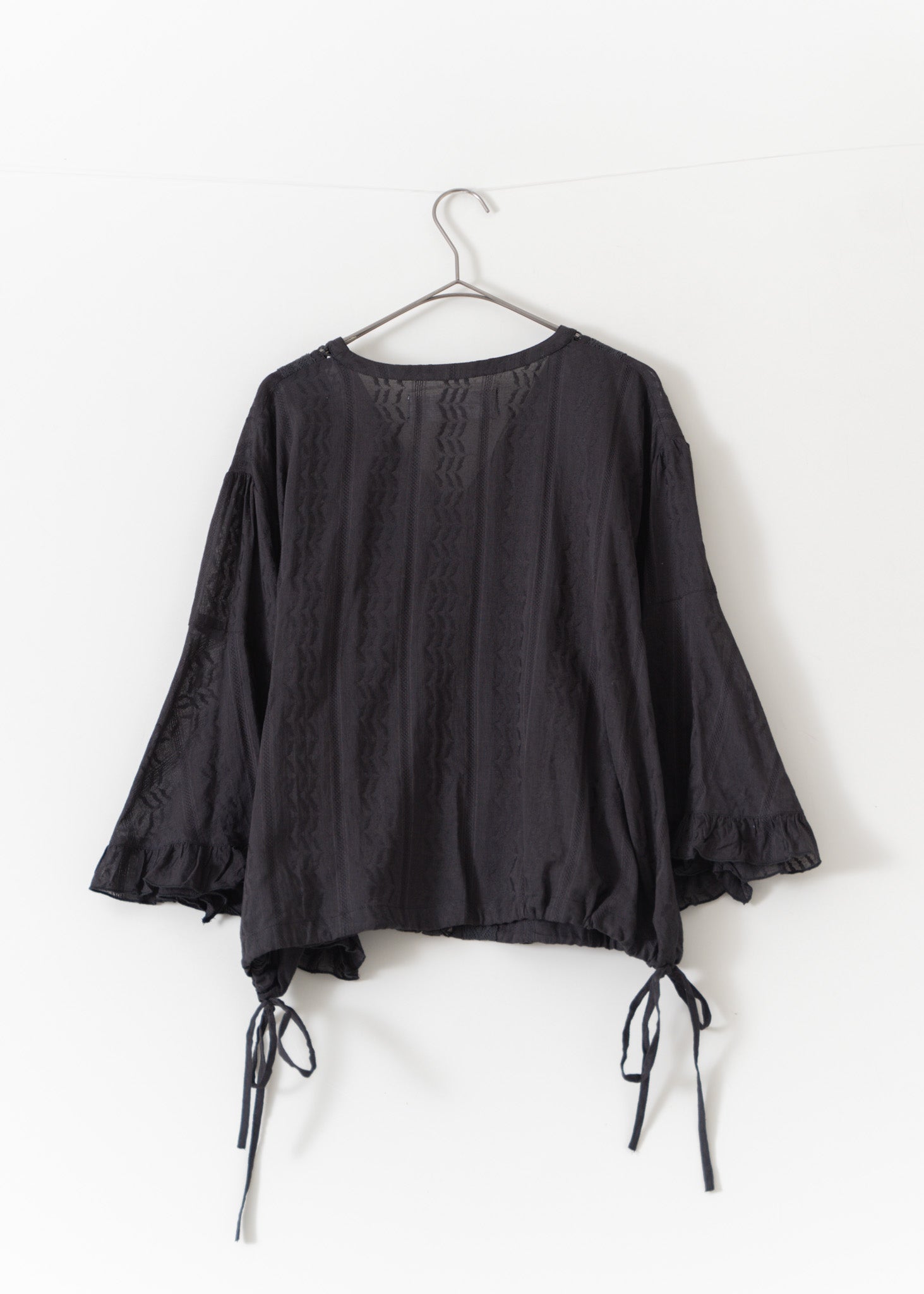 Joint Lace Frill Sleeve Top