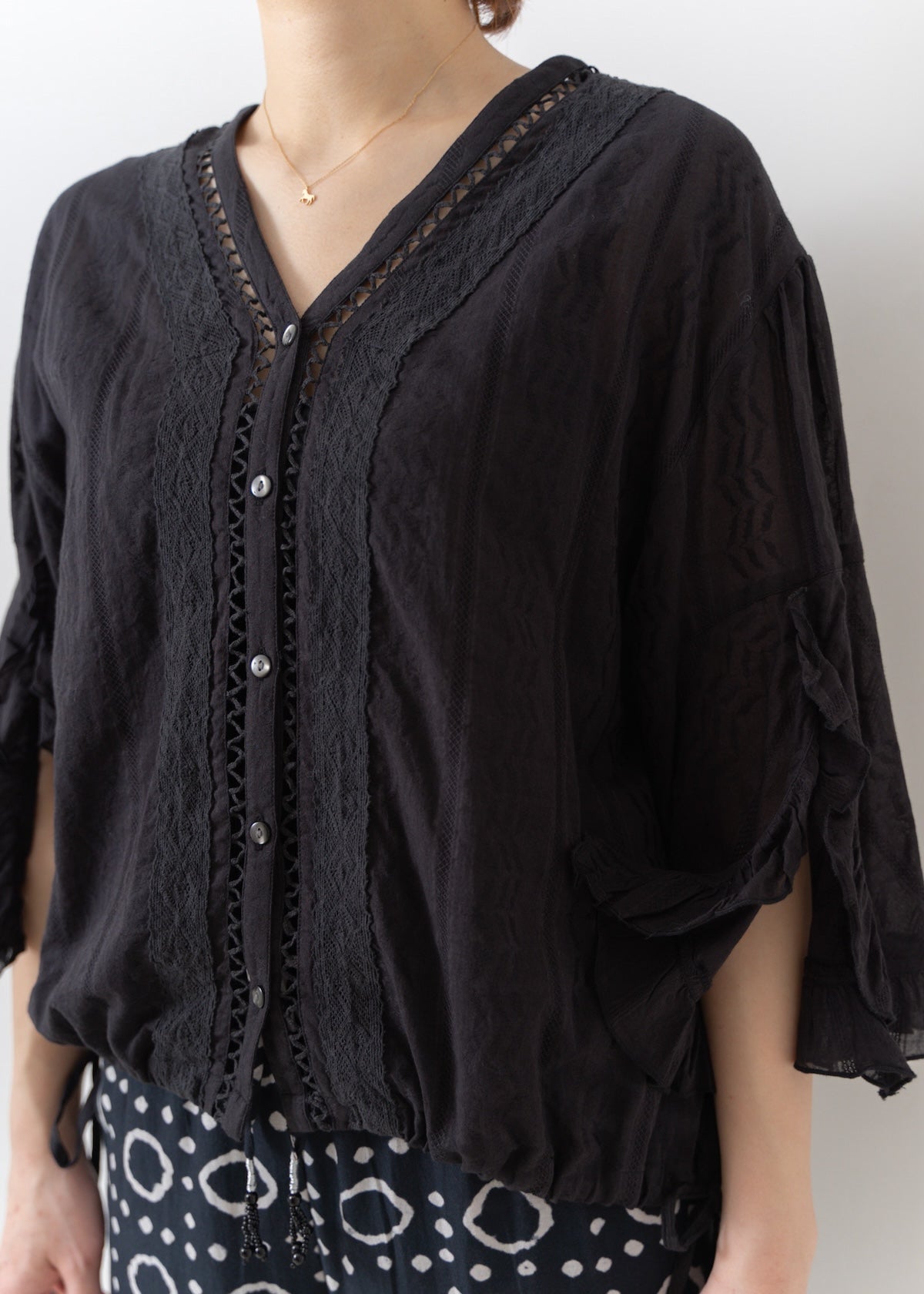 Joint Lace Frill Sleeve Top