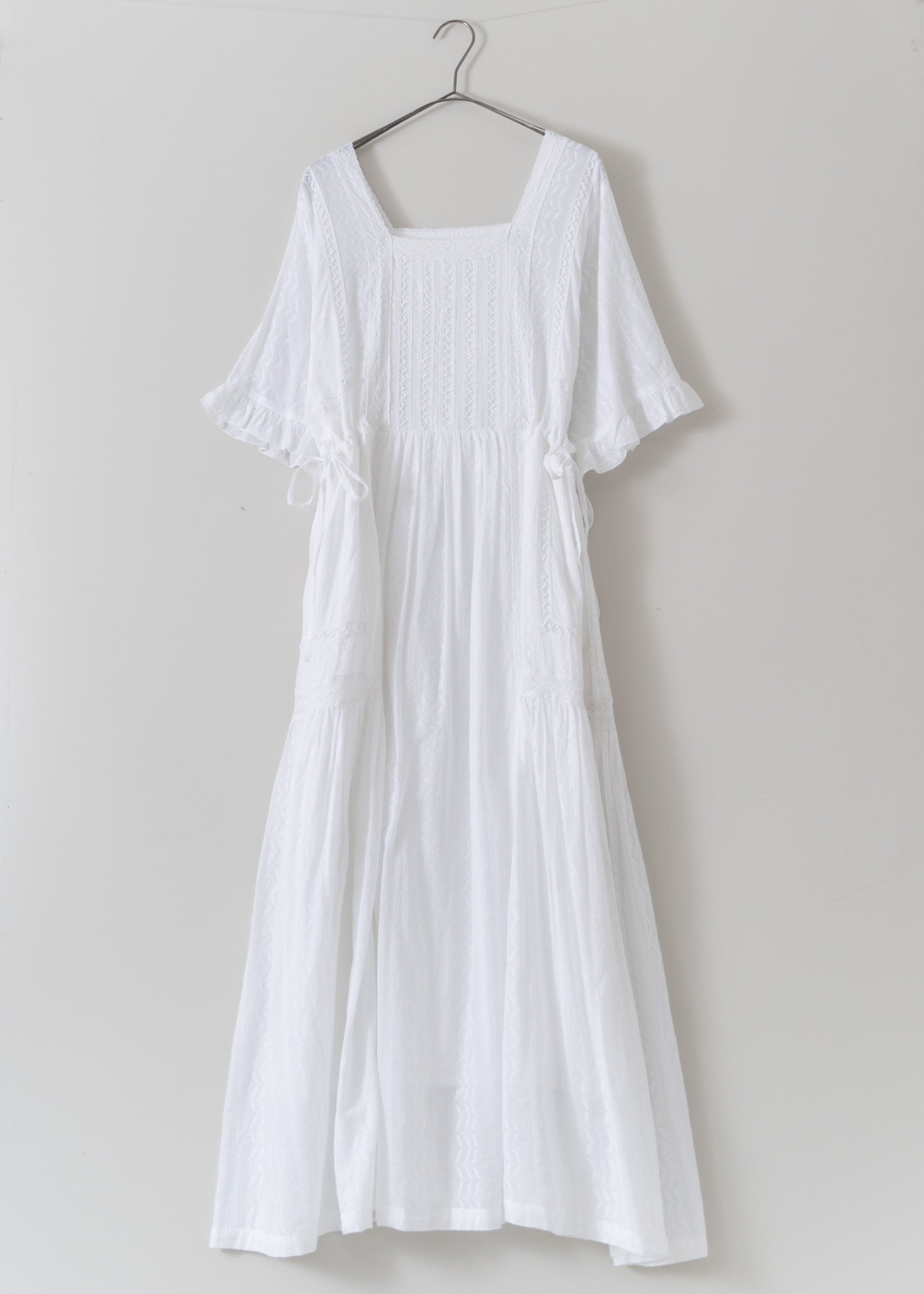 Joint Lace Frill Sleeve Dress | Pasand by ne Quittez pas | パサン ...