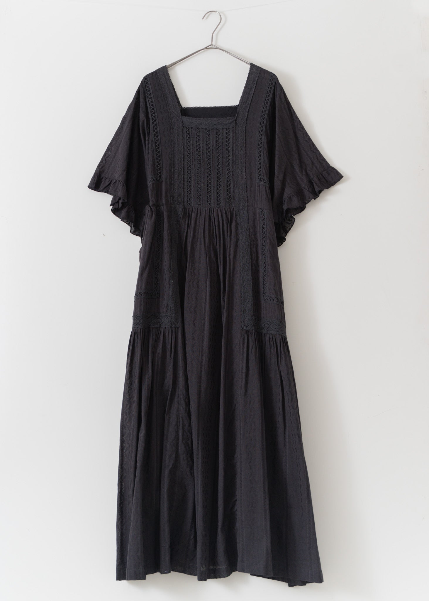Joint Lace Frill Sleeve Dress | Pasand by ne Quittez pas | パサン 