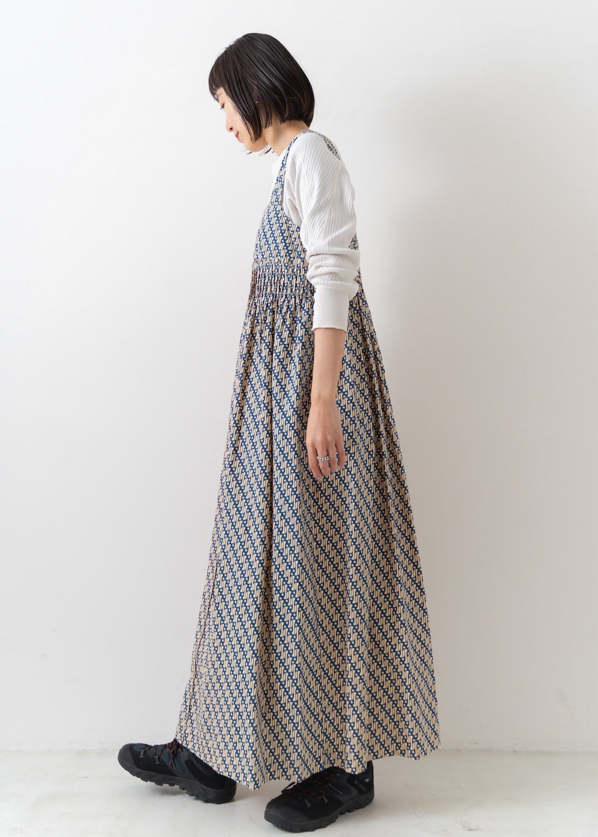 【Beige / S size 予約受付中】Geometric Pattern Tuck Sleeveless Dress
