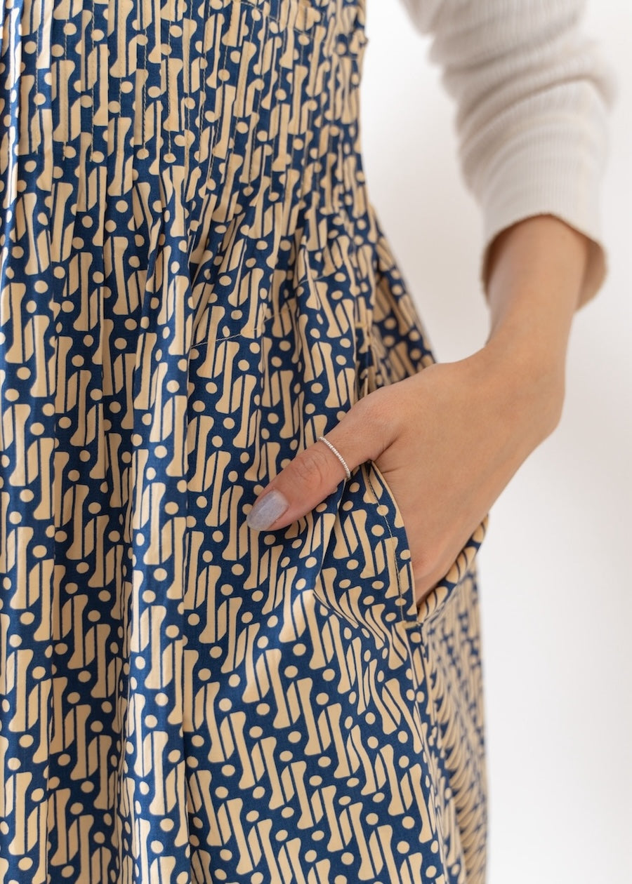 【Beige / S size 予約受付中】Geometric Pattern Tuck Sleeveless Dress