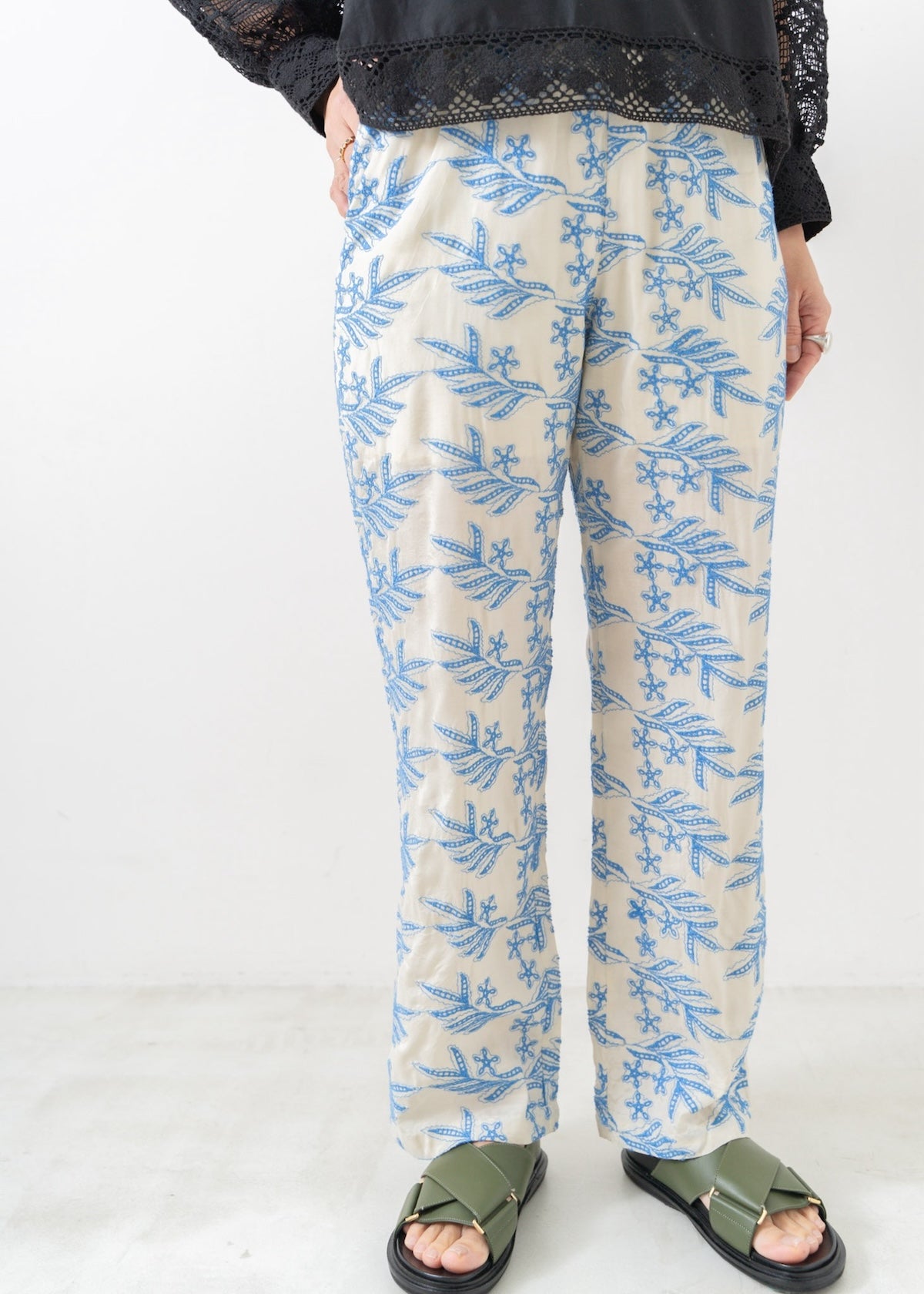 Botanical Embroidery Relax Pants