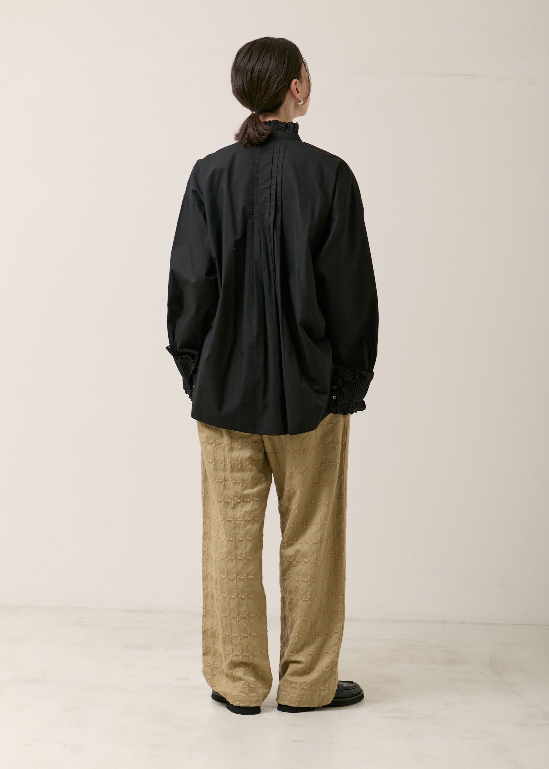 Cotton Linen Twill Flower Embroidery Pants | Pasand by ne Quittez