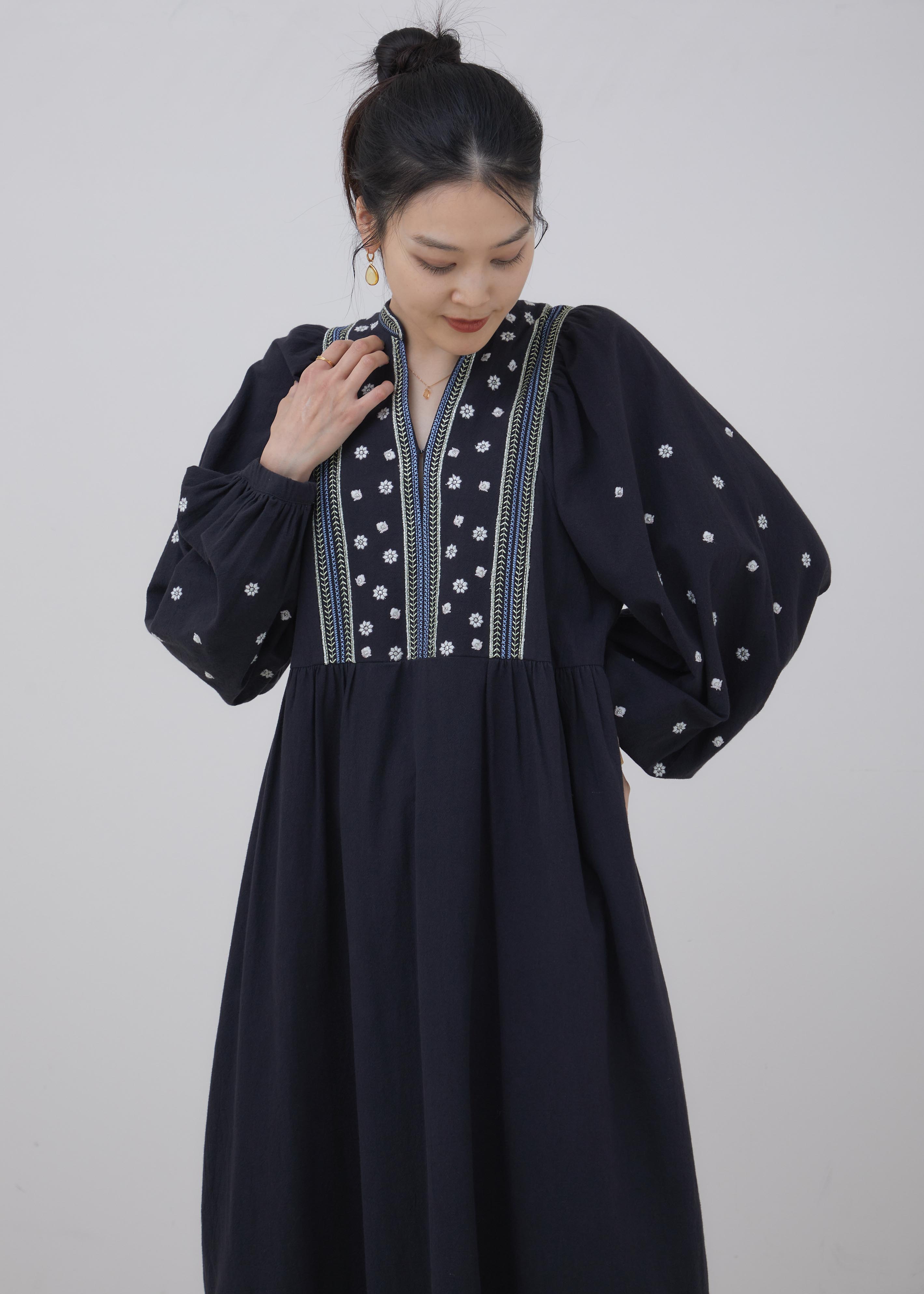 Crimp Cotton Embroidery York Dress | Pasand by ne Quittez pas | パサンドバイヌキテパ