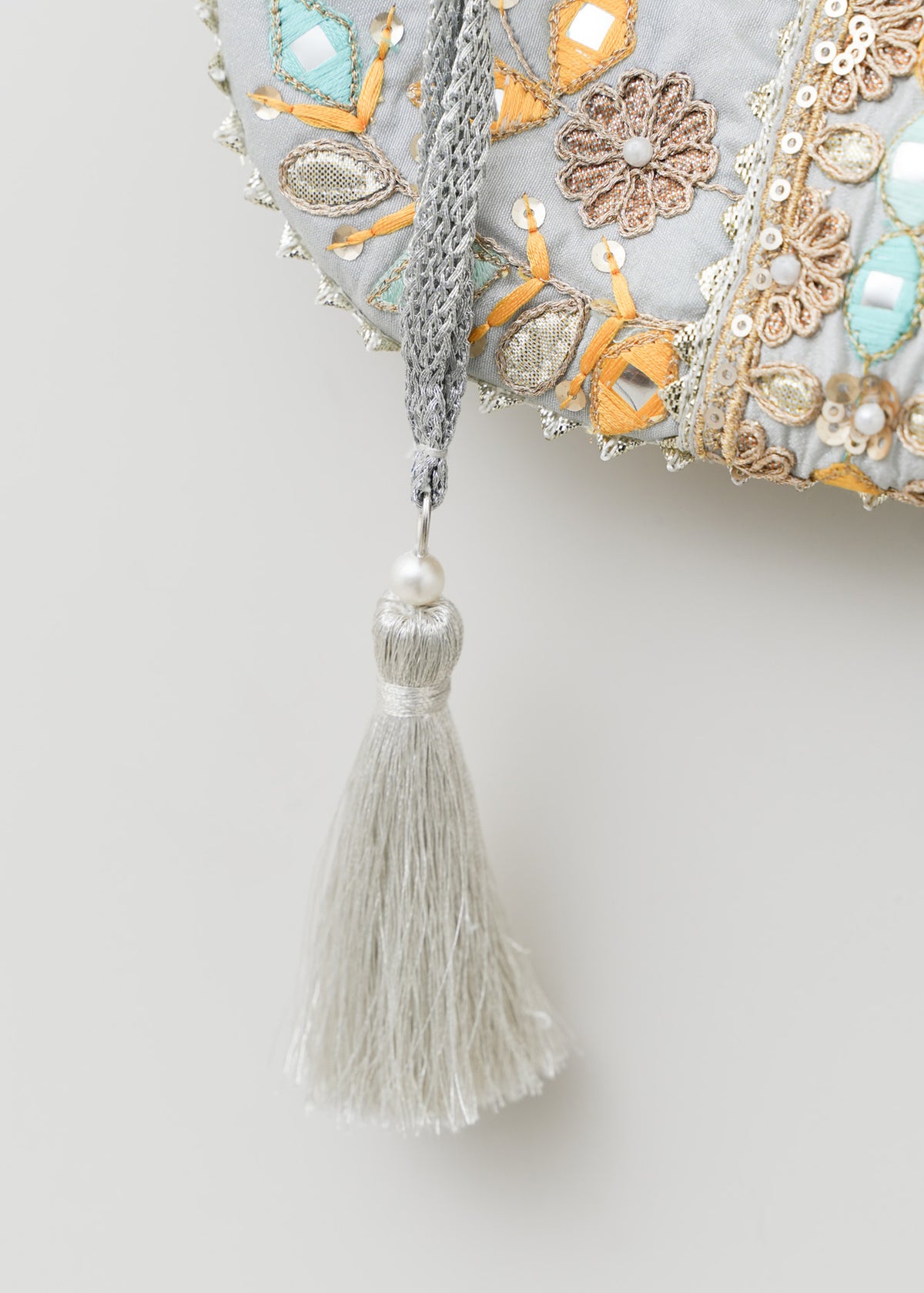 Embroidery Drawstring One Handle Bag