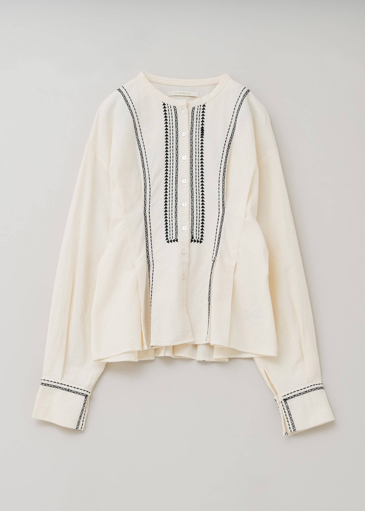 Crimp Cotton Aster Embroidery Tuck Blouse