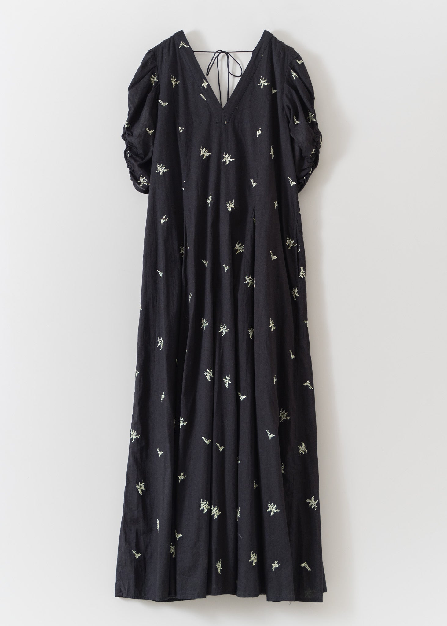 【4月中旬お届け予定】Cotton Voile Dot Leaf Embroidery Gather Sleeve Dress