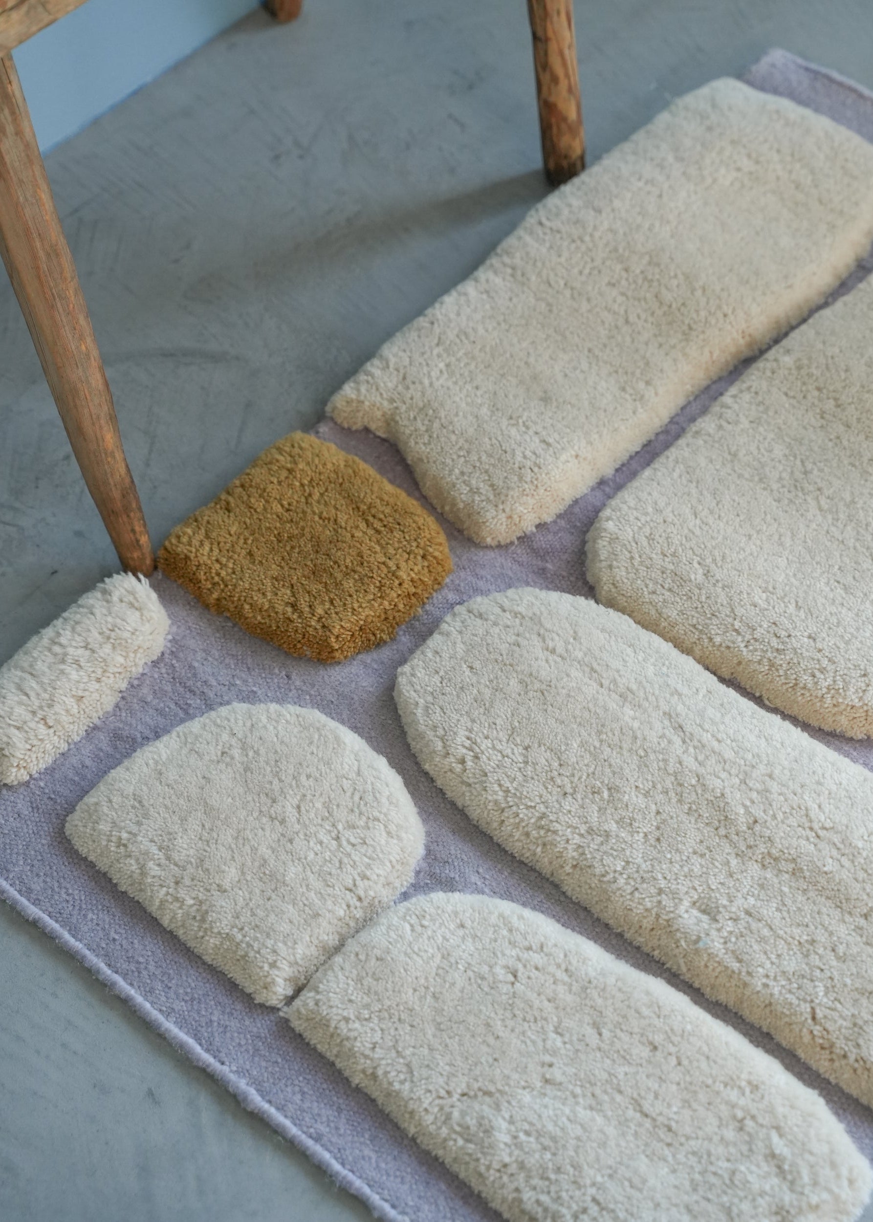 Soft Flagstone Wool Rug | Pasand by ne Quittez pas | パサンドバイ