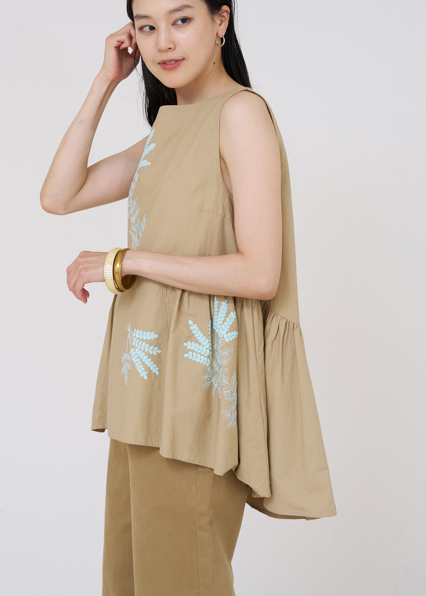 Cotton Linen Plants Embroidery Sleeeless Top | Pasand by ne Quittez pas |  パサンドバイヌキテパ