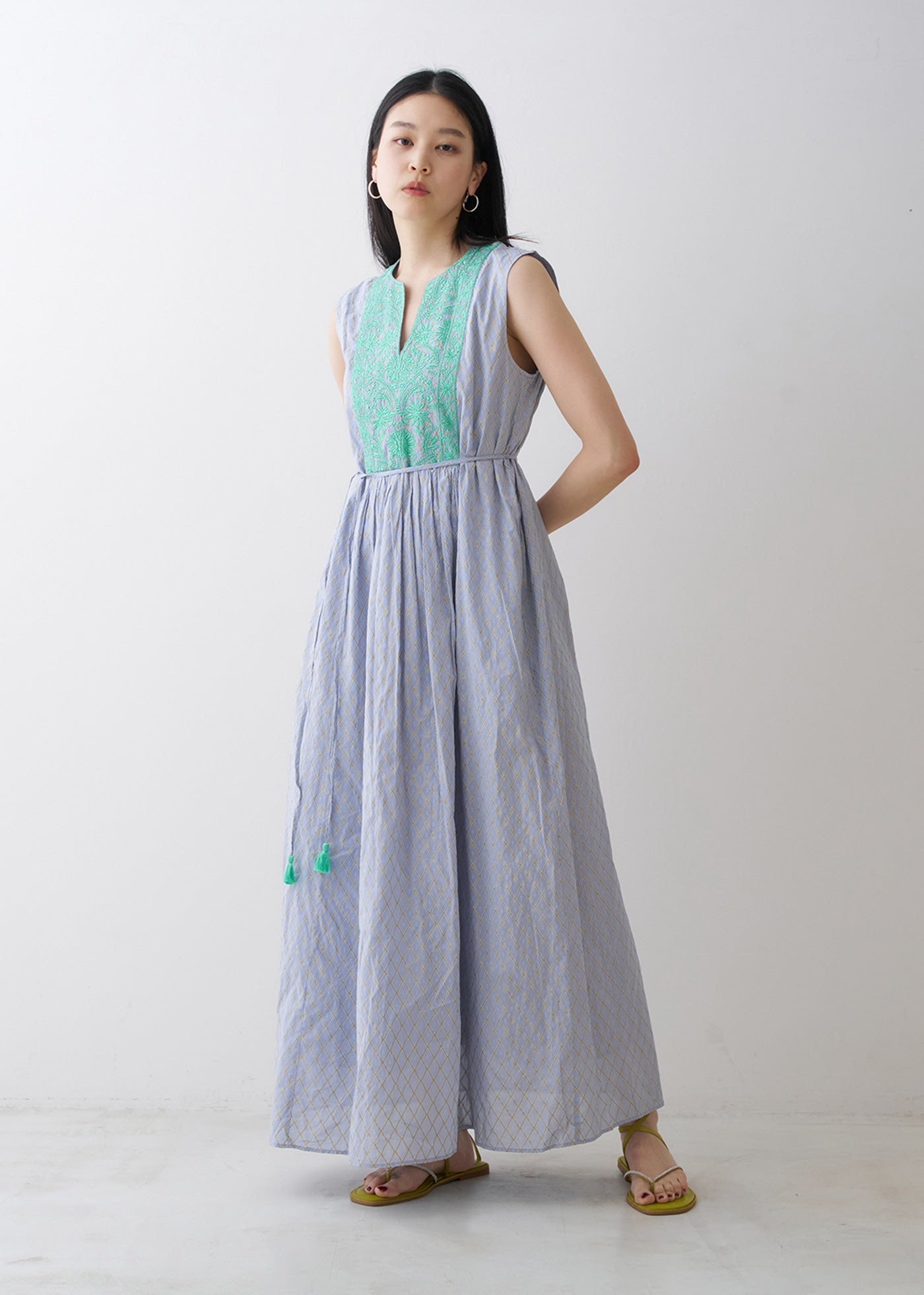 Dia Check Print Embroidery Dress | Pasand by ne Quittez pas | パサンドバイヌキテパ