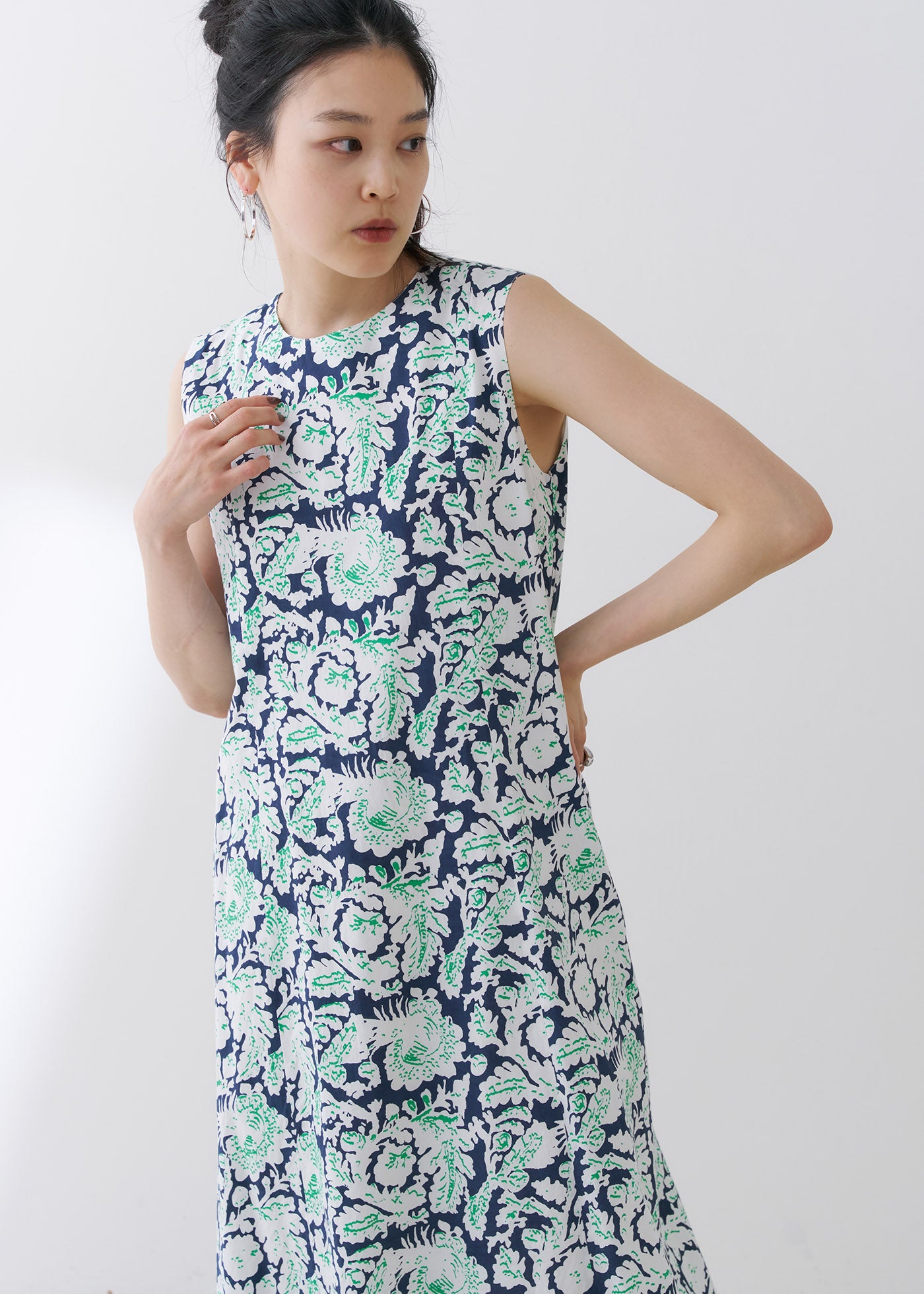 Poplin Botanical Print Sleeveless Ballon Dress | Pasand by ne Quittez pas |  パサンドバイヌキテパ