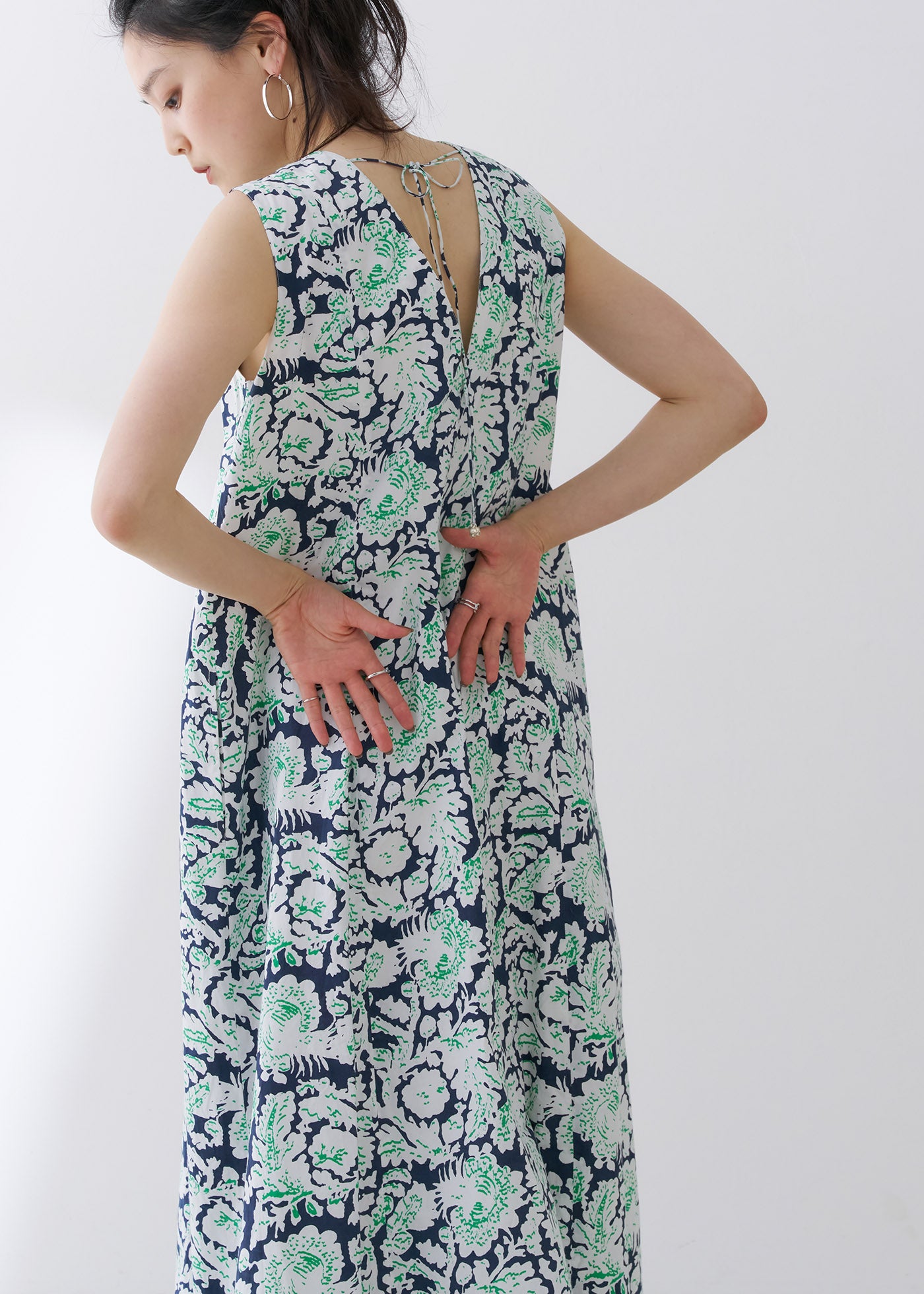 Poplin Botanical Print Sleeveless Ballon Dress | Pasand by ne Quittez pas |  パサンドバイヌキテパ