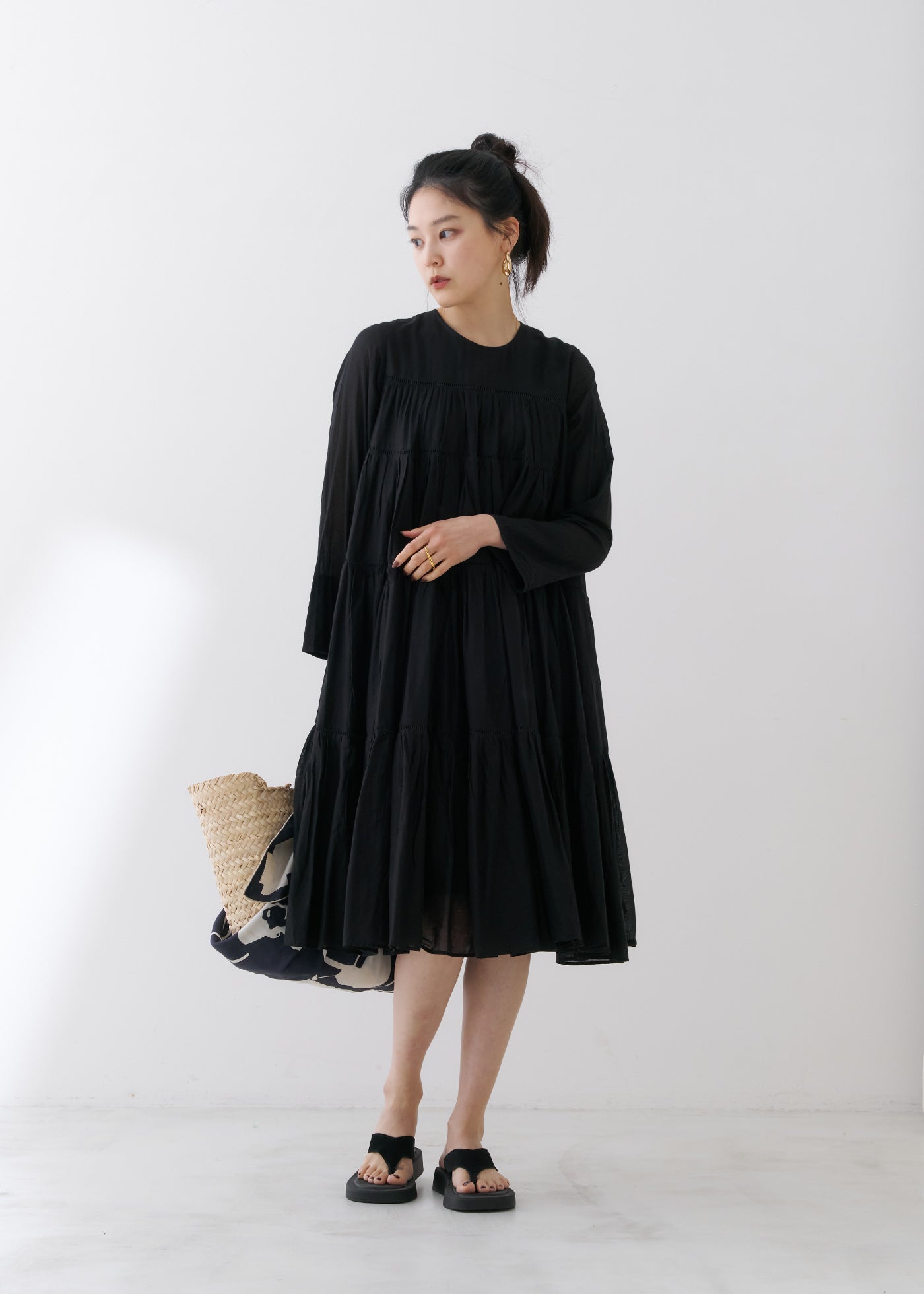 Cotton Voile Tiered Middle Length Dress Black | Pasand by ne Quittez pas |  パサンドバイヌキテパ