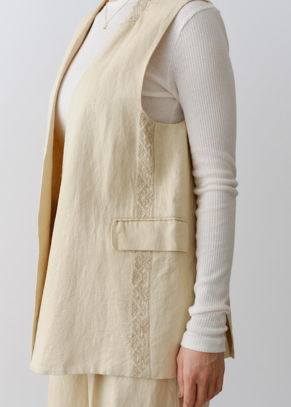 Linen Twill Embroidery Gilet