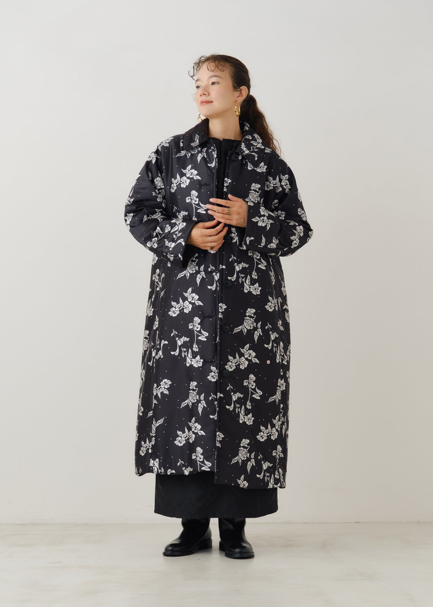 ヌキテパ　Poly Dupion Embroidery Quilted Coat Poly Dupion Embroidery Quilting Coat | Pasand by ne Quittez