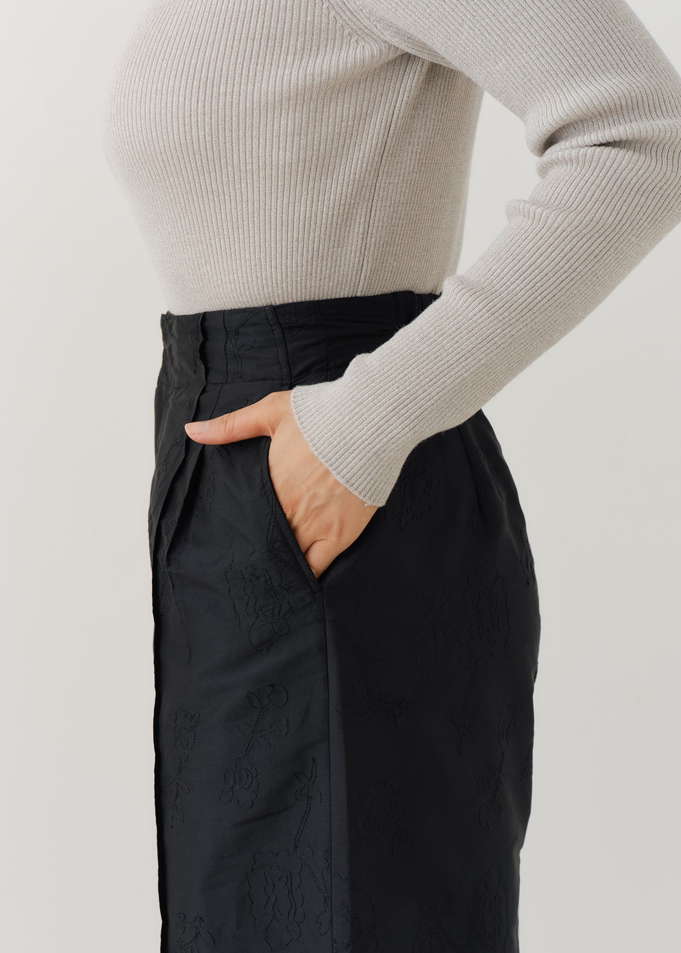 Poly Dupion Flower Embroidery Pants | Pasand by ne Quittez pas