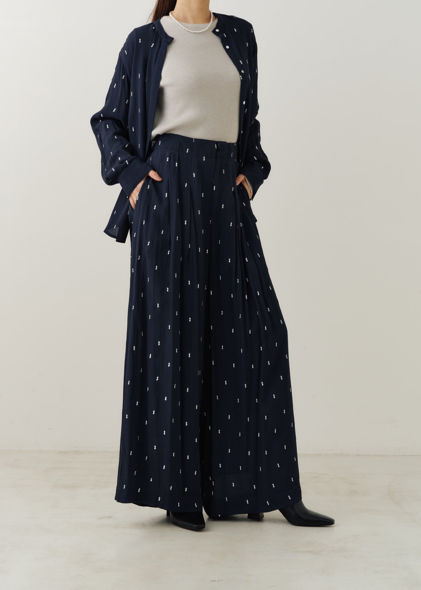 Moss Rayon Dia Embroidery Pants | Pasand by ne Quittez pas