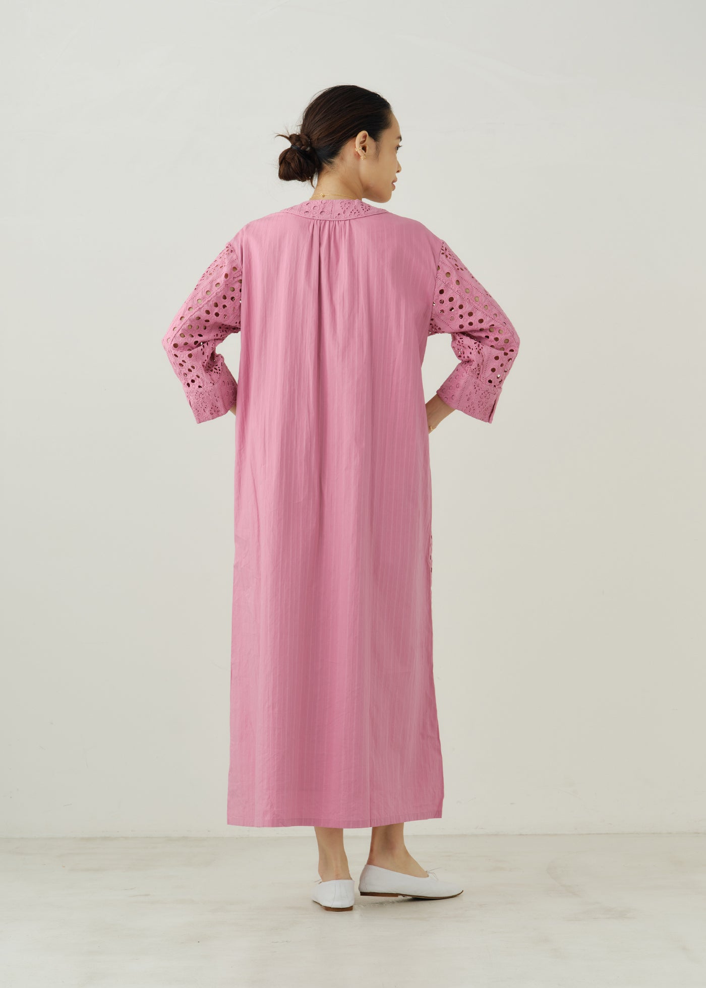 Border Hemla V Neck Kurta | Pasand by ne Quittez pas | パサン