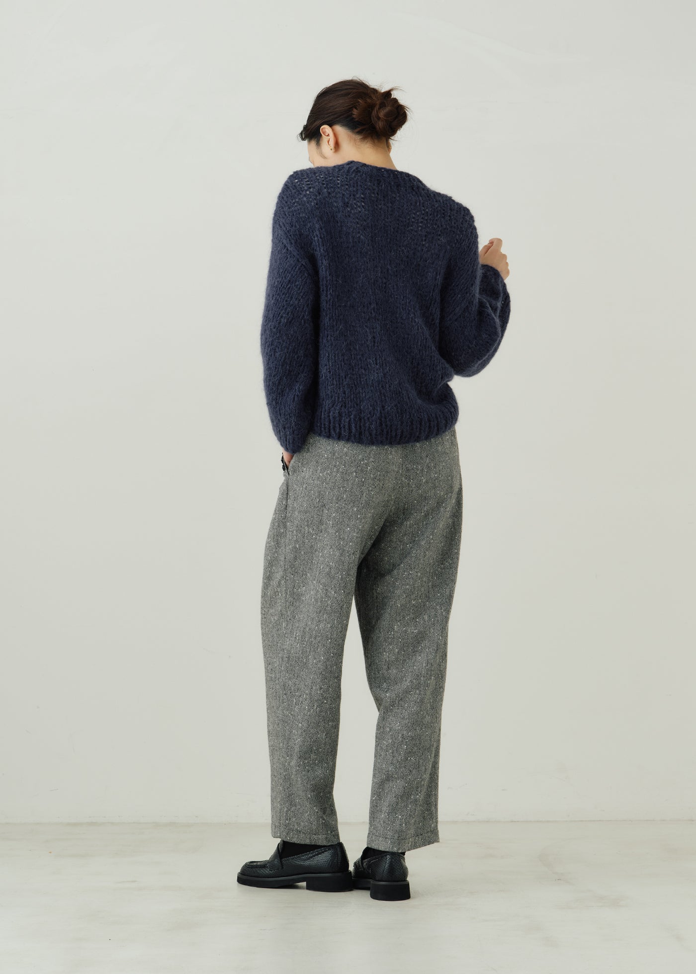 ヌキテパ ニット セーター ネイビー /DO ■OS ■SH NATSUMI Fuzzy Sweater ニット セーター レディース | GUESS(ゲス
