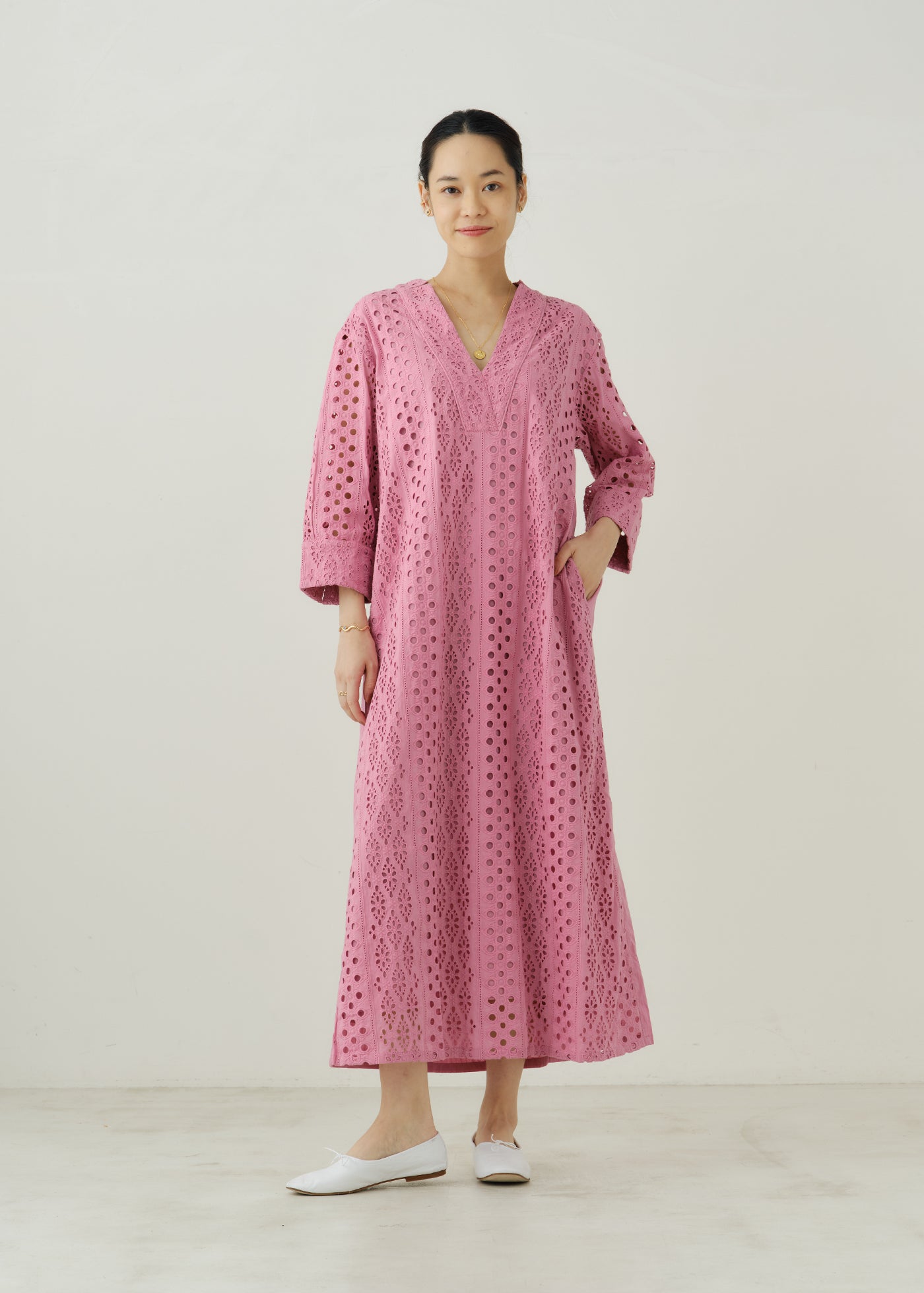 Border Hemla V Neck Kurta | Pasand by ne Quittez pas | パサン