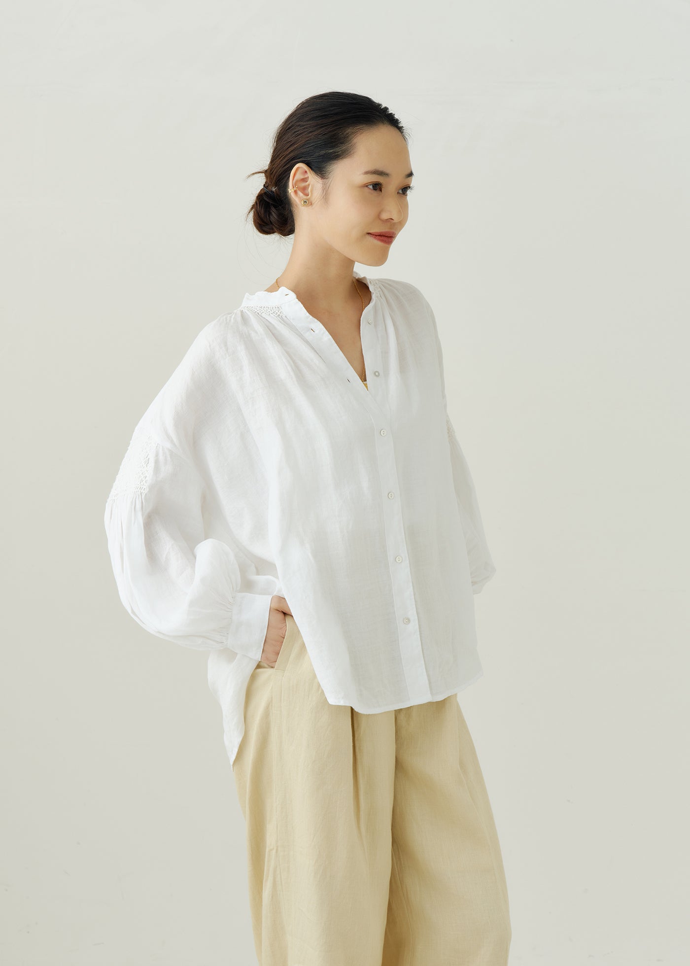 ヌキテパ Ramie Smocking Short Sleeve Blouse Ramie Smocking Blouse | Pasand by ne Quittez pas | パサンドバイ
