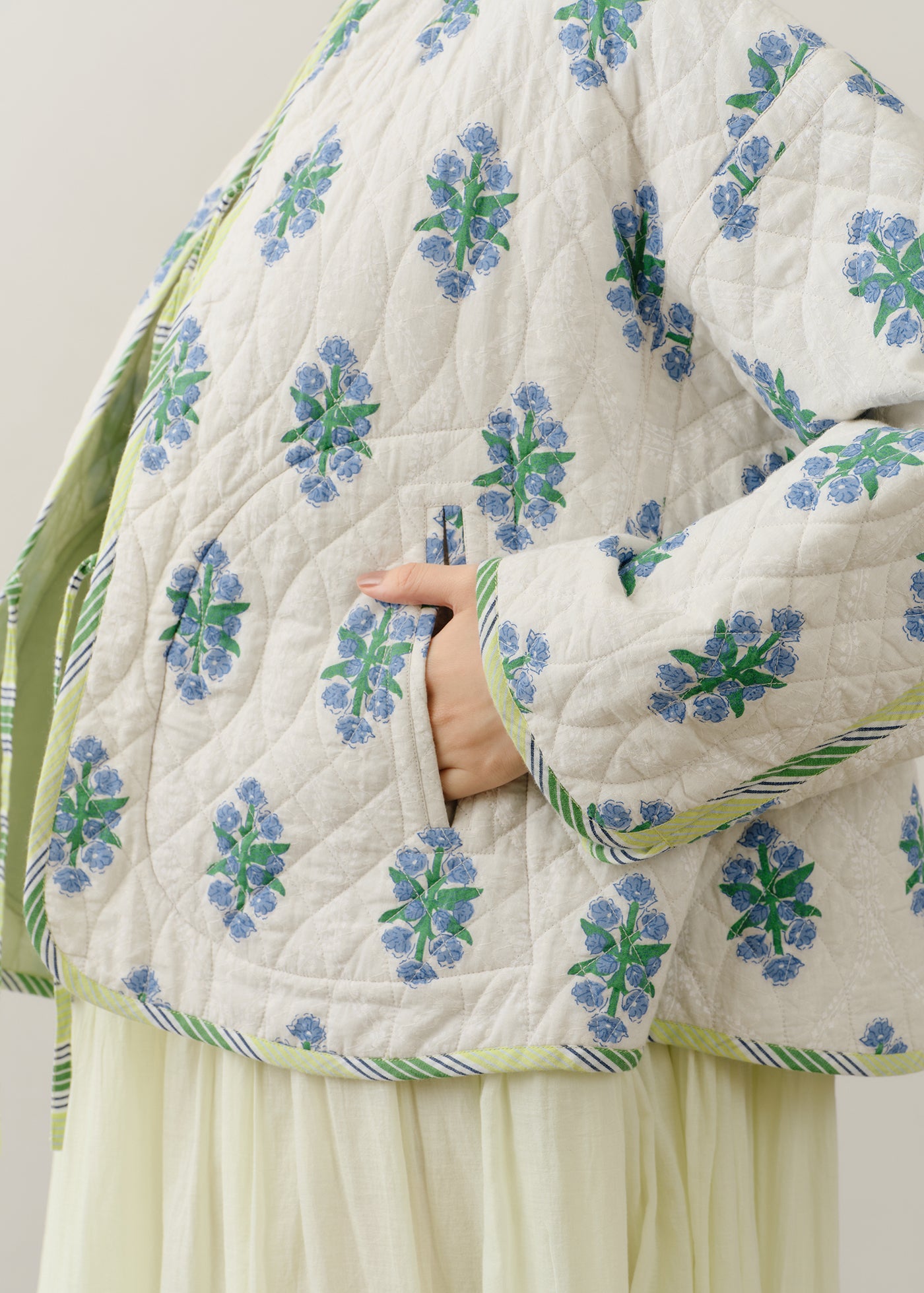 Cotton Jacquard Iberis Print Reversible Jacket | Pasand by ne